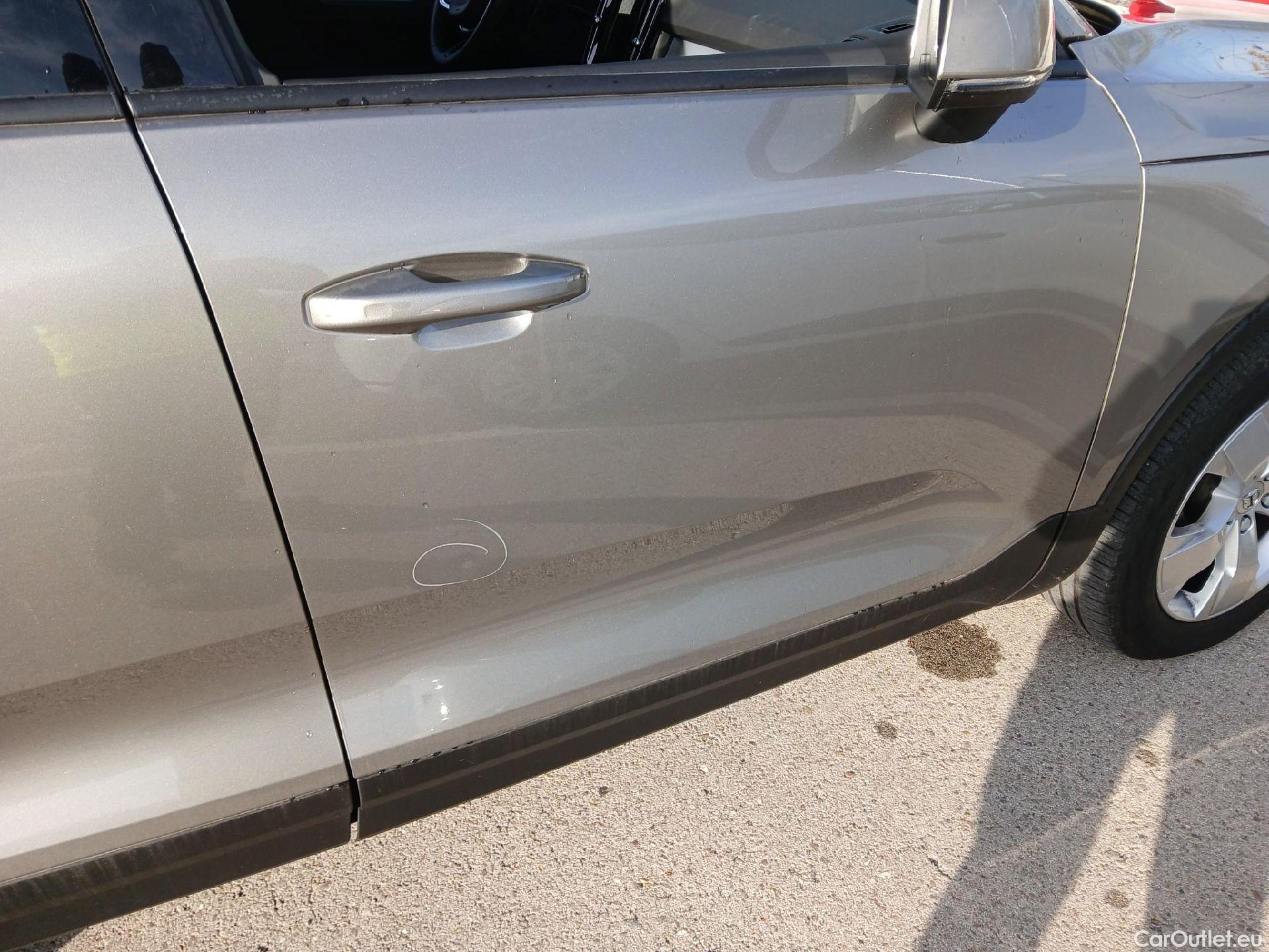  Volvo  XC 40 VOLVO XC40 / 2017 / 5P / todoterreno 2.0 B4 G AWD Momentum Pro Auto #24