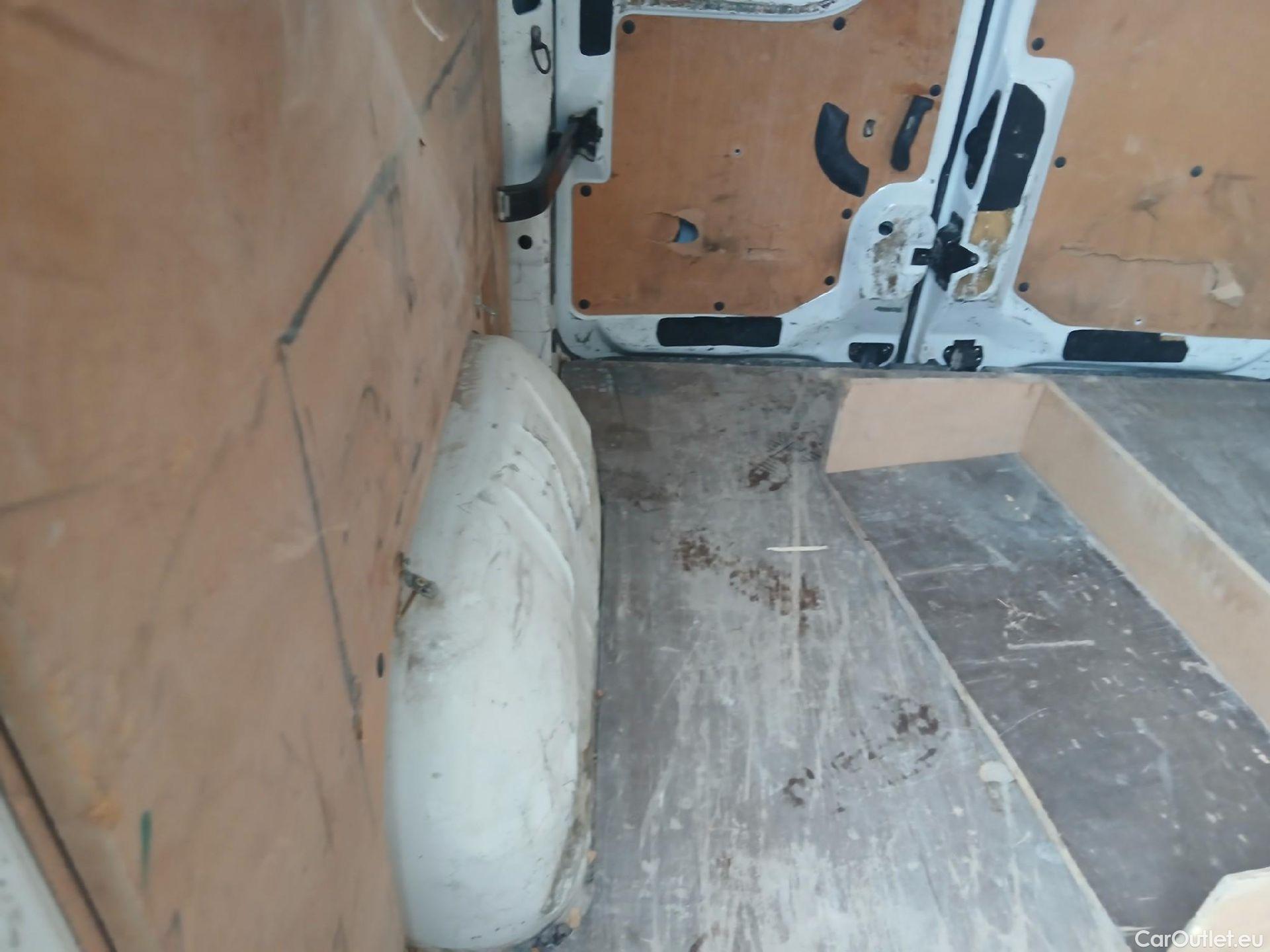  Opel  Movano OPEL  / 2019 / 4P / furgón 2.3 CDTI 99kW (135CV) L2 H2 F 3.5t #39