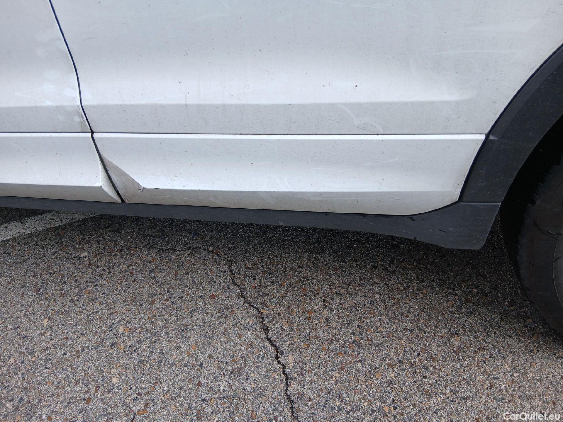  Volkswagen  T-CROSS  1.0 TSI 85 kW R-Line TSI 115CV AT7 6E #8