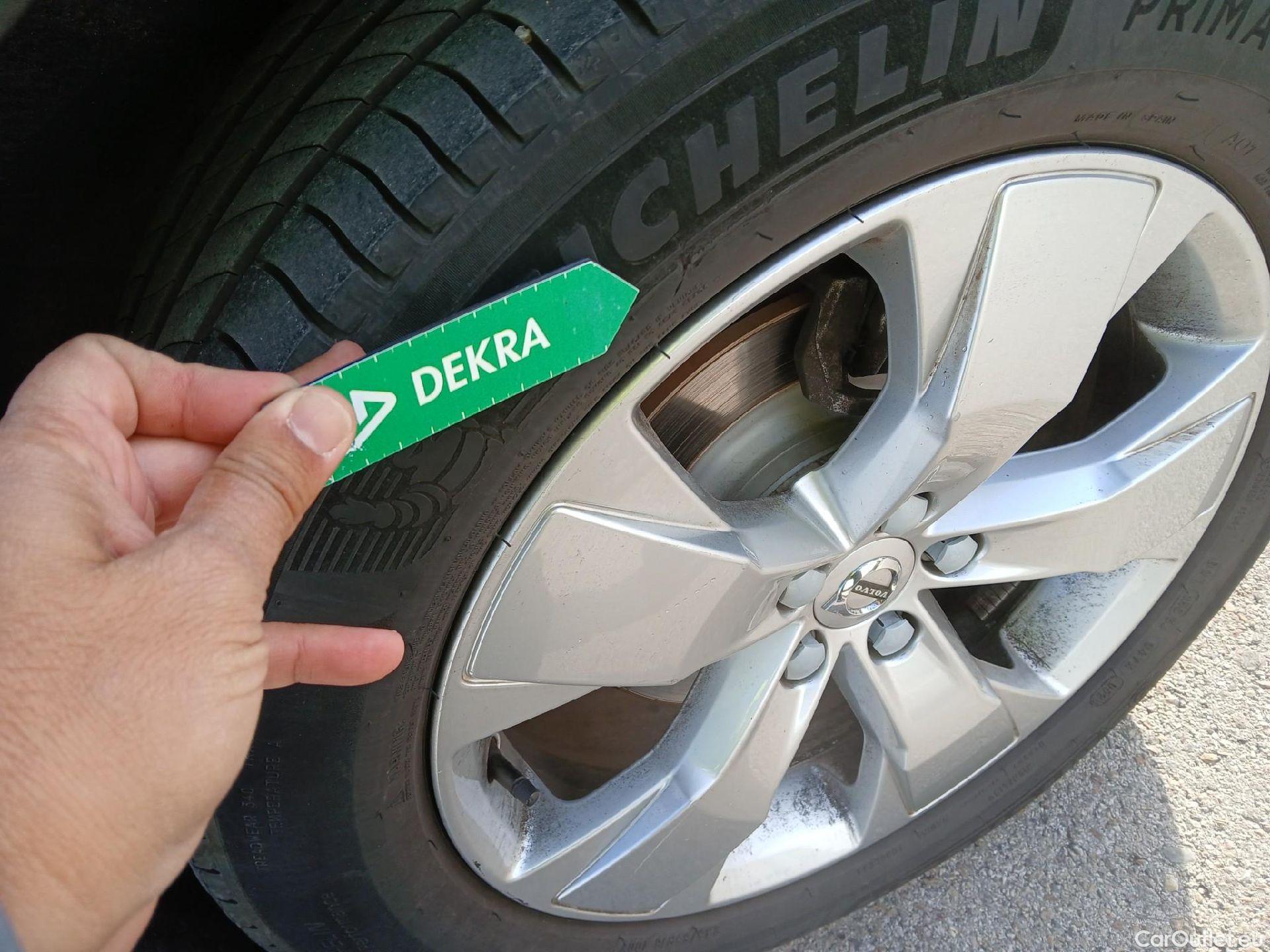  Volvo  XC 40 VOLVO XC40 / 2017 / 5P / todoterreno 2.0 B4 G AWD Momentum Pro Auto #6