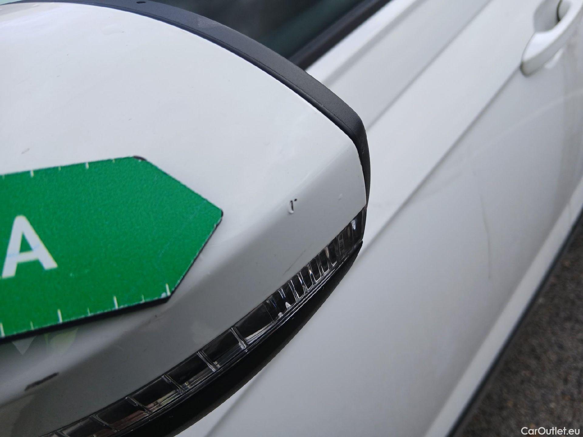  Volkswagen  Taigo VOLKSWAGEN  / 2021 / 5P / todoterreno Life 1.0 TSI 81kW (110CV) DSG #12