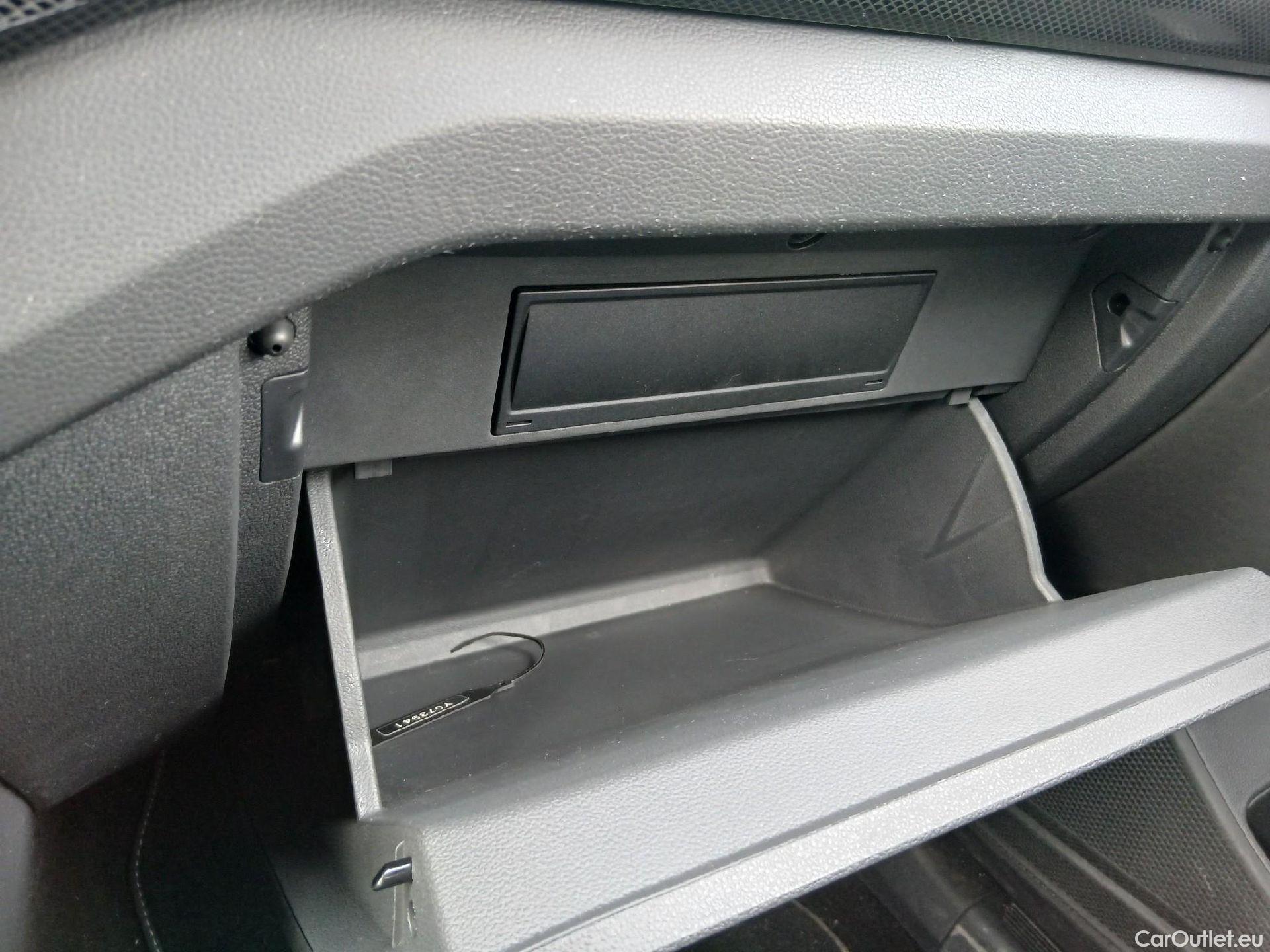  Volkswagen  T-CROSS  1.0 TSI 85 kW R-Line TSI 115CV AT7 6E #23