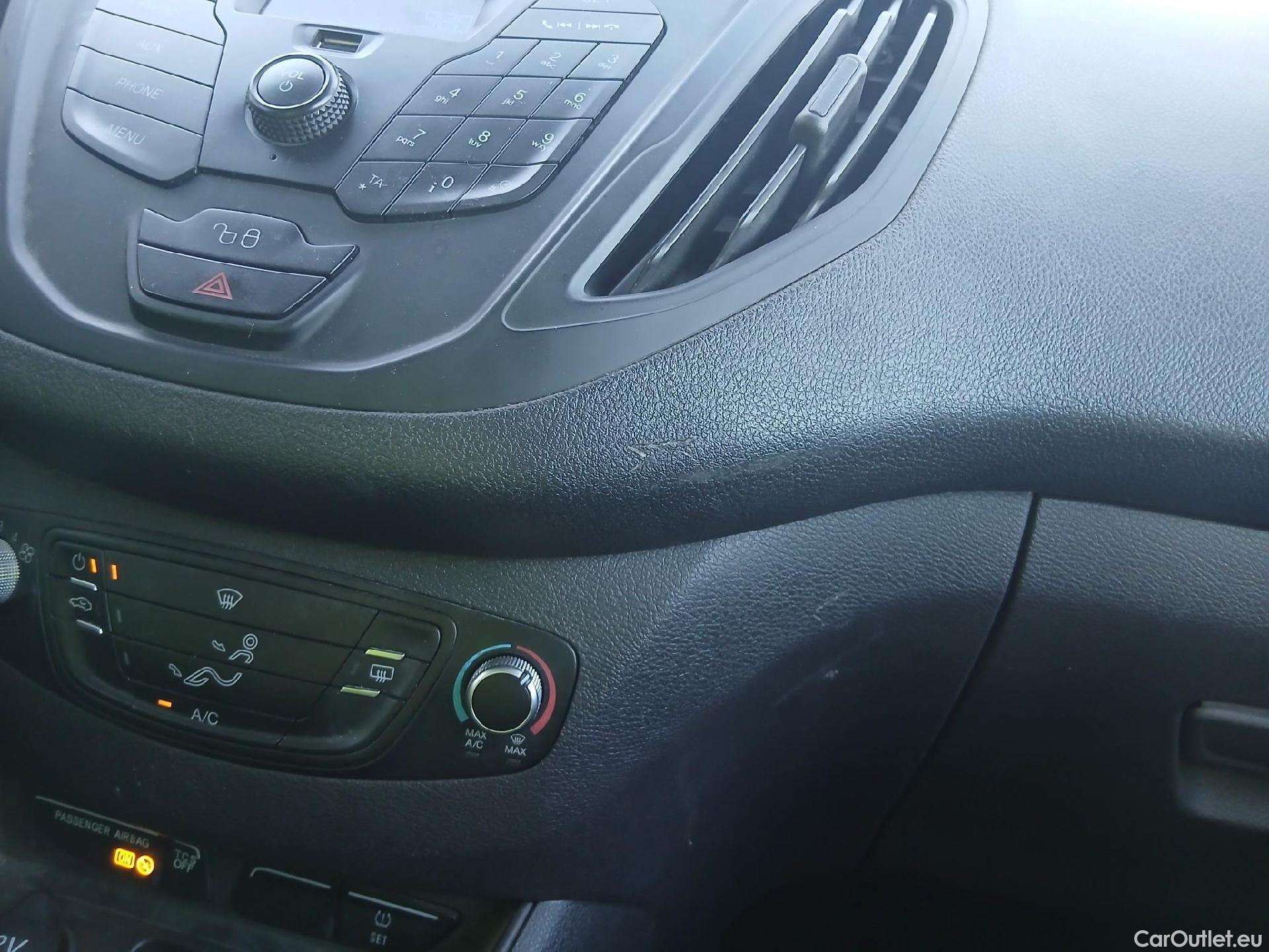  Ford  Tourneo FORD  Courier / 2014 / 5P / monovolumen compacto 1.5 TDCi 55kW (75CV) Ambiente #50