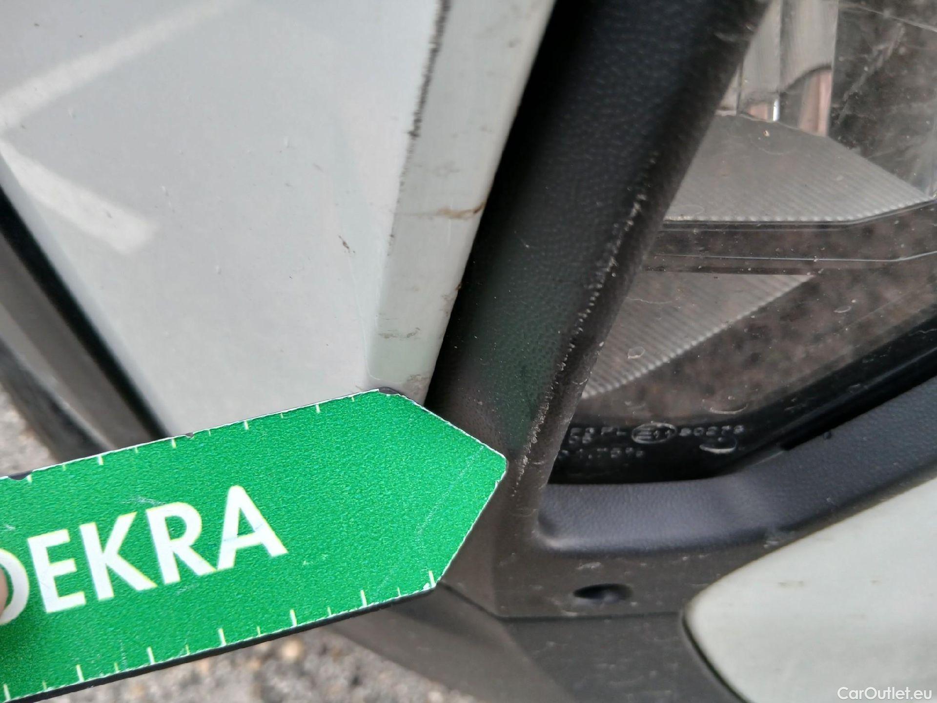  Volkswagen  Taigo VOLKSWAGEN  / 2021 / 5P / todoterreno Life 1.0 TSI 81kW (110CV) DSG #8