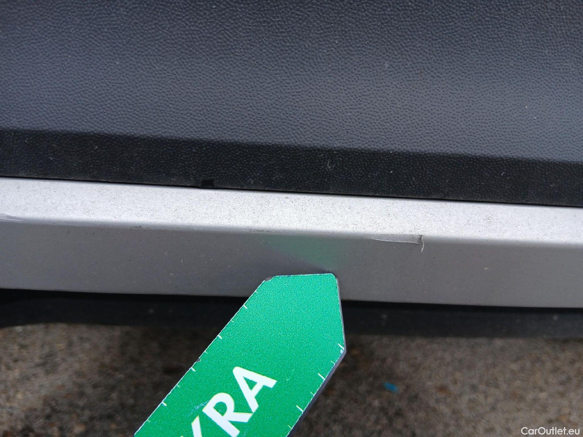  Volkswagen  T-CROSS  1.0 TSI 85 kW R-Line TSI 115CV AT7 6E #16