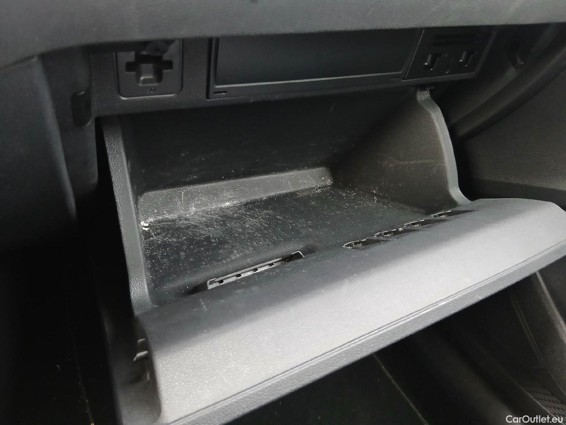  Volkswagen  Taigo VOLKSWAGEN  / 2021 / 5P / todoterreno Life 1.0 TSI 81kW (110CV) DSG #40