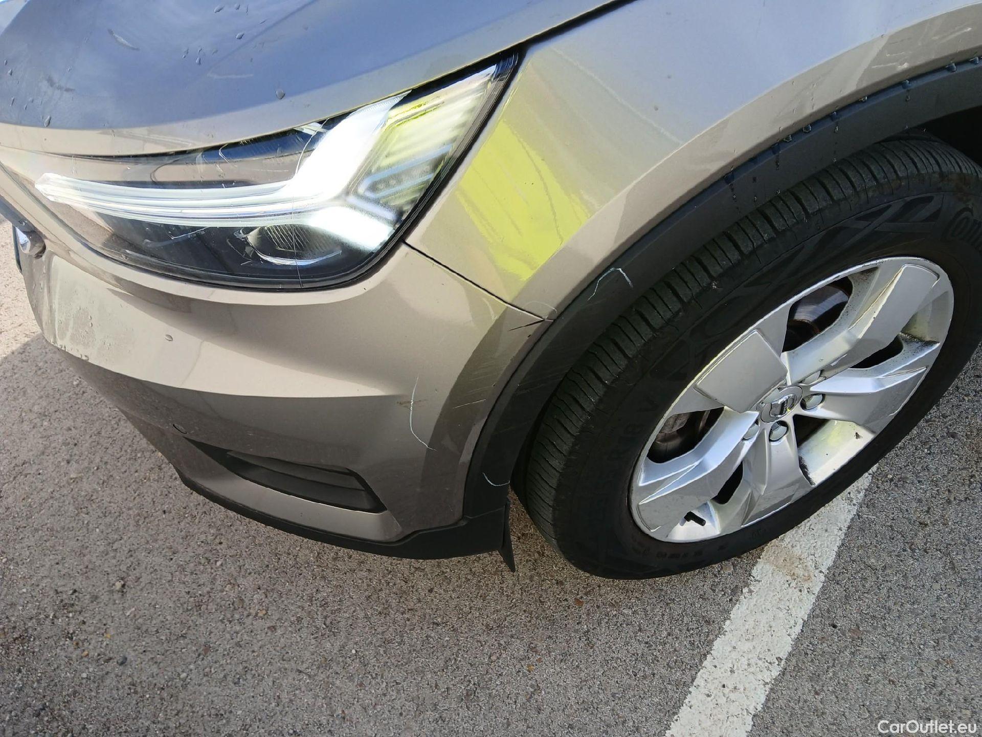  Volvo  XC 40 VOLVO XC40 / 2017 / 5P / todoterreno 2.0 B4 G AWD Momentum Pro Auto #13