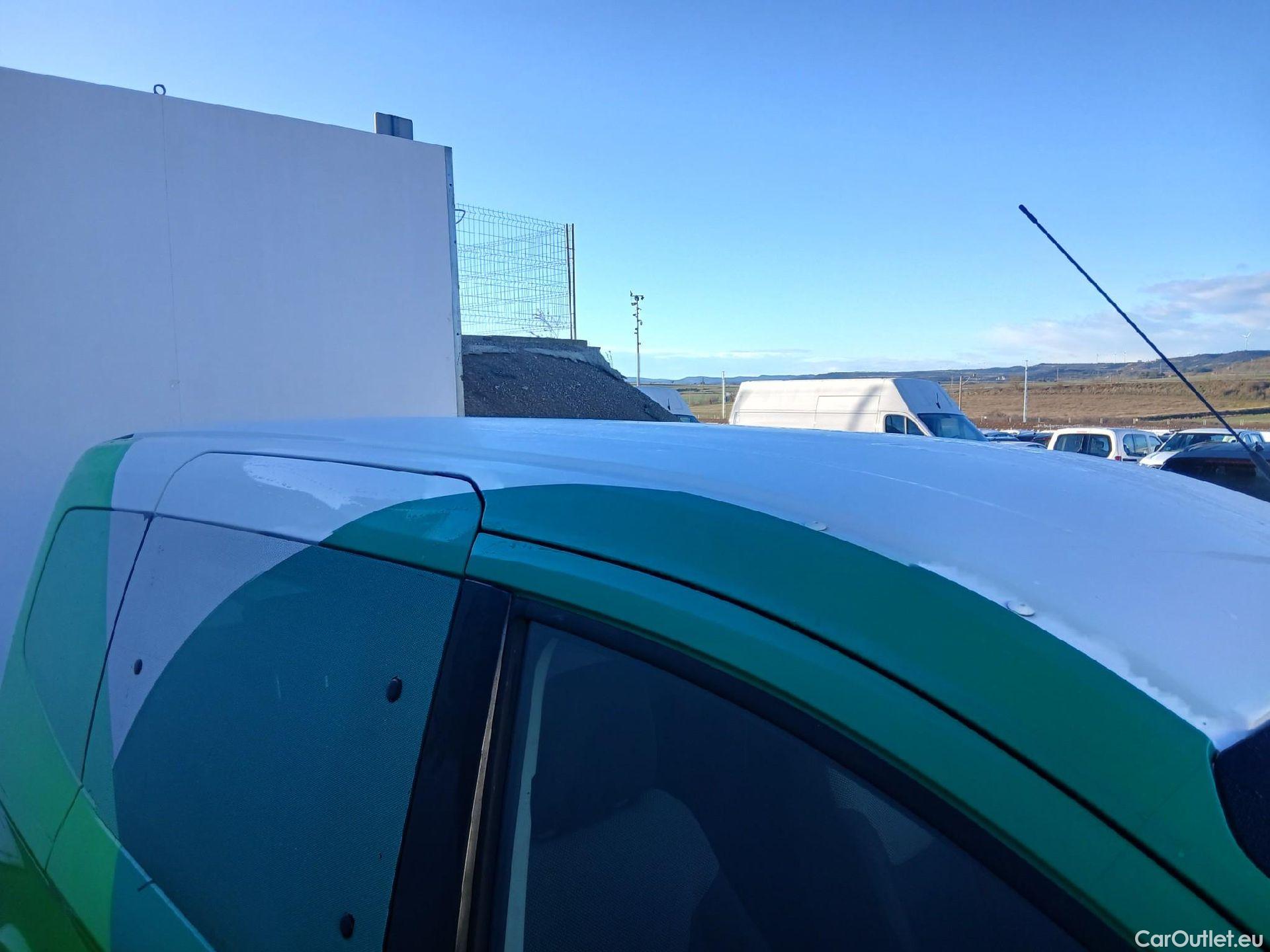  Ford  Tourneo FORD  Courier / 2014 / 5P / monovolumen compacto 1.5 TDCi 55kW (75CV) Ambiente #51