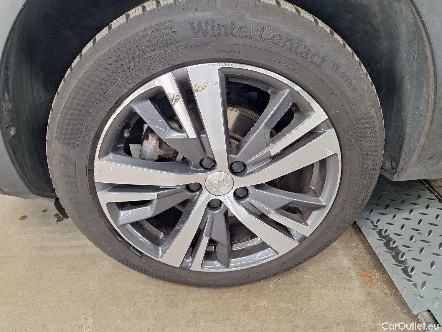  Peugeot  5008 Peugeot,  FL'20, Peugeot  1.2 PureTech 96kW S&S EAT8 Allure Pac #1