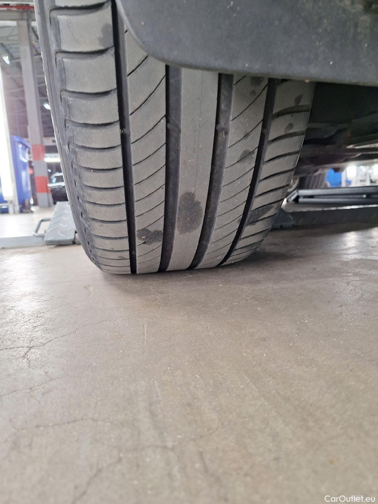  Volvo  XC 40 Volvo, XC40 '17, Volvo XC40 D3 Geartronic Momentum Pro 5d #39