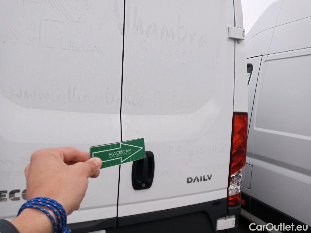  Iveco  Daily IVECO  / 2019 / 4P / furgón 2.3 TD 35S 12 V 3520L/H3 13,4 M3 #10