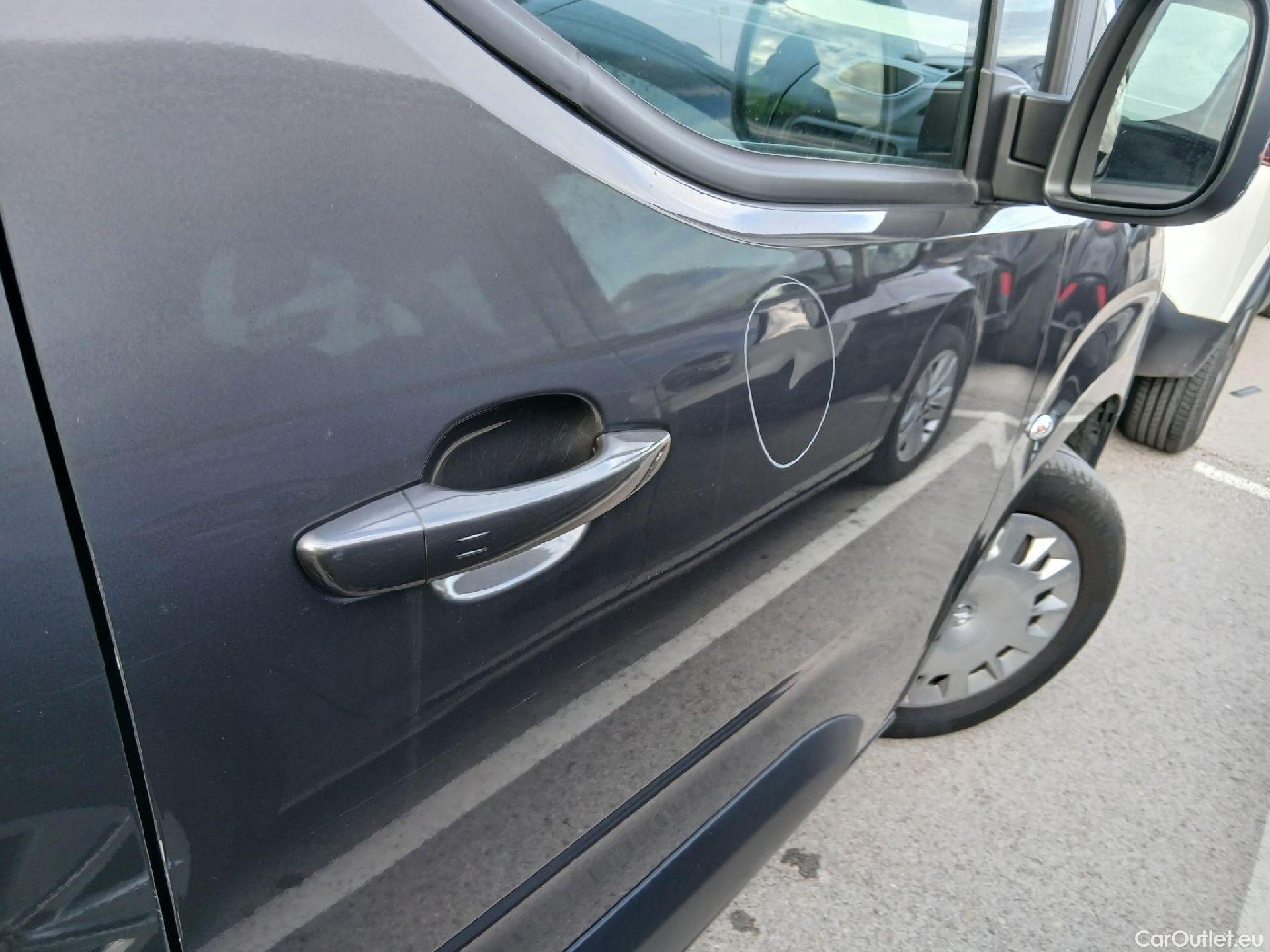  Opel  Combo OPEL  Life / 2018 / 5P / monovolumen compacto 1.2 T 96kW (130CV) S/S Elegance L Auto #23