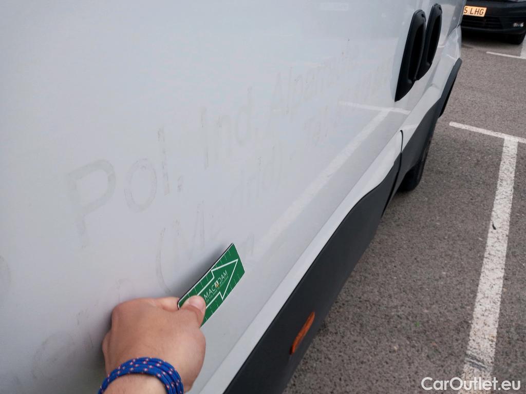  Iveco  Daily IVECO  / 2019 / 4P / furgón 2.3 TD 35S 12 V 3520L/H3 13,4 M3 #27