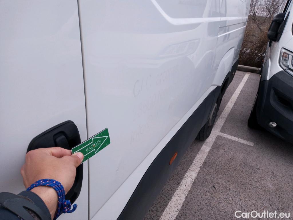  Iveco  Daily IVECO  / 2019 / 4P / furgón 2.3 TD 35S 12 V 3520L/H3 13,4 M3 #25