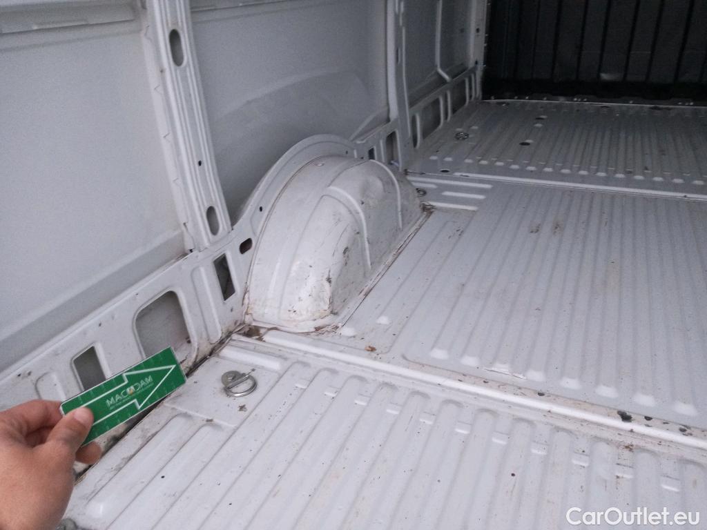  Iveco  Daily IVECO  / 2019 / 4P / furgón 2.3 TD 35S 12 V 3520L/H3 13,4 M3 #6