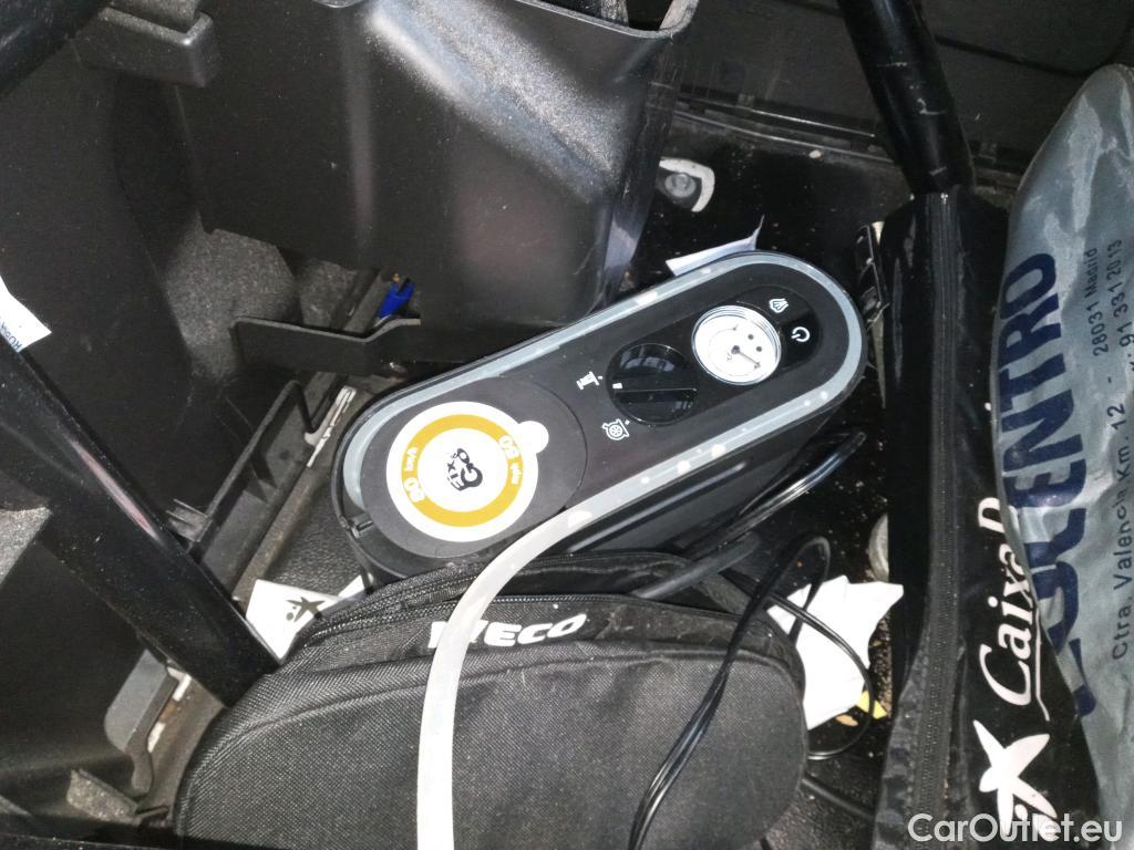  Iveco  Daily IVECO  / 2019 / 4P / furgón 2.3 TD 35S 12 V 3520L/H3 13,4 M3 #14