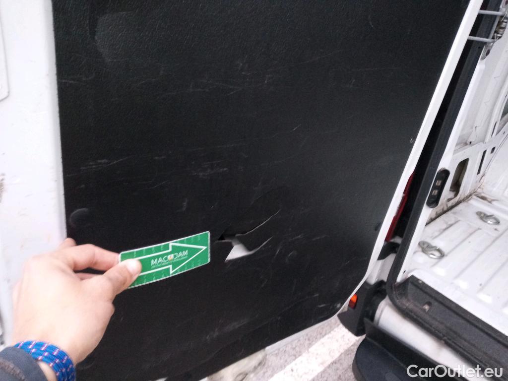  Iveco  Daily IVECO  / 2019 / 4P / furgón 2.3 TD 35S 12 V 3520L/H3 13,4 M3 #18