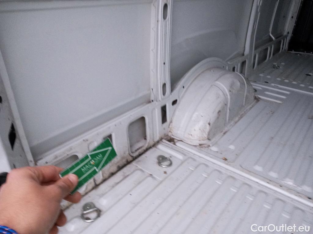  Iveco  Daily IVECO  / 2019 / 4P / furgón 2.3 TD 35S 12 V 3520L/H3 13,4 M3 #5