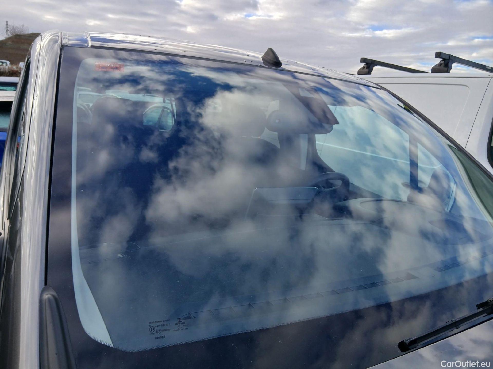  Opel  Combo OPEL  Life / 2018 / 5P / monovolumen compacto 1.2 T 96kW (130CV) S/S Elegance L Auto #3