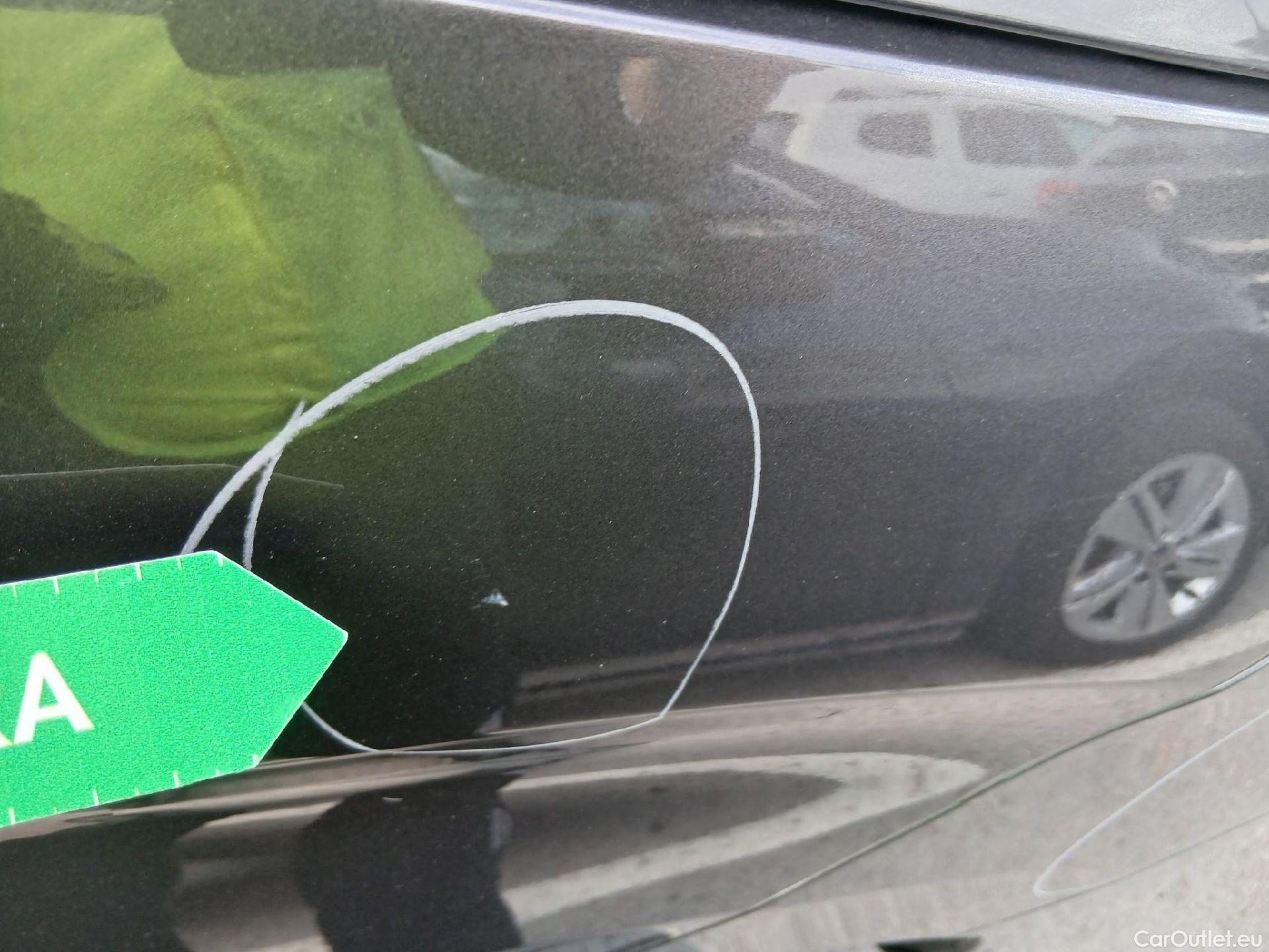  Opel  Combo OPEL  Life / 2018 / 5P / monovolumen compacto 1.2 T 96kW (130CV) S/S Elegance L Auto #24