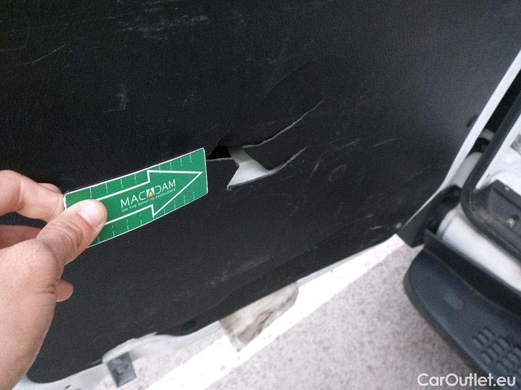  Iveco  Daily IVECO  / 2019 / 4P / furgón 2.3 TD 35S 12 V 3520L/H3 13,4 M3 #17