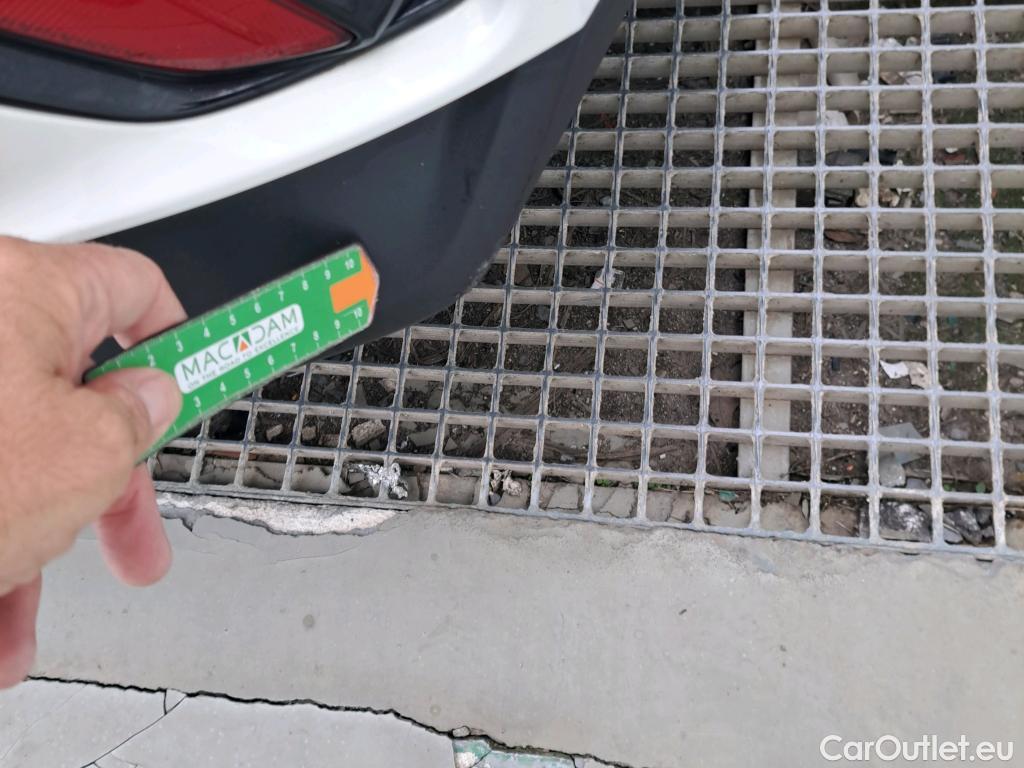  KIA  Niro KIA  / 2019 / 5P / crossover 1.6 GDi HEV 104kW (141CV) Drive #48