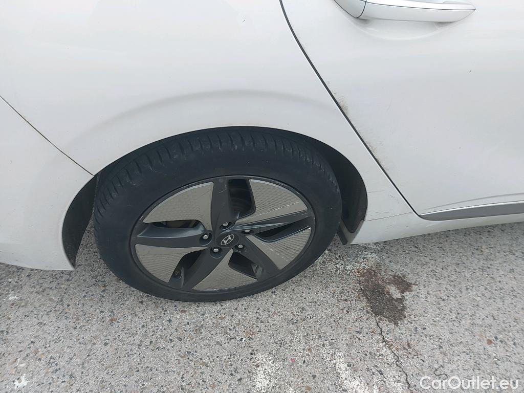  Hyundai   Ioniq HYUNDAI / 2019 / 5P / berlina con portón 1.6 GDI HEV Tecno DCT #16