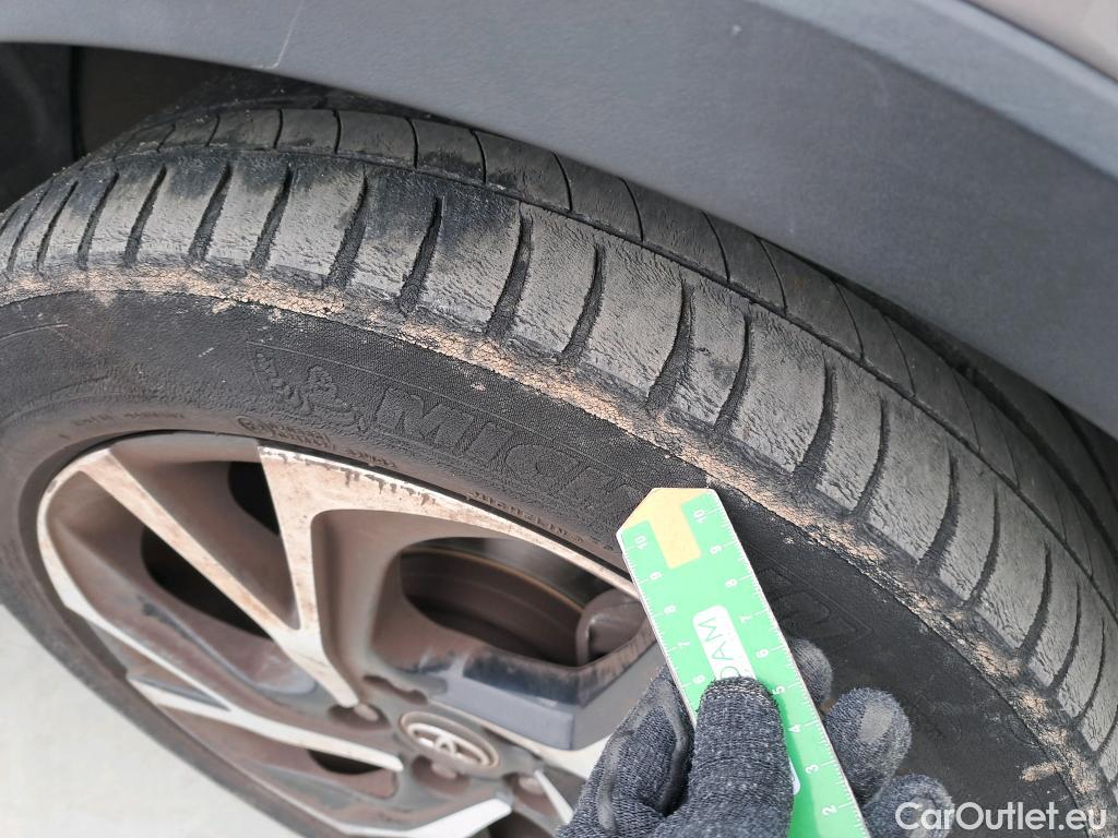  Toyota  C-HR TOYOTA  / 2016 / 5P / todoterreno 1.8 125H Advance (CX) #4