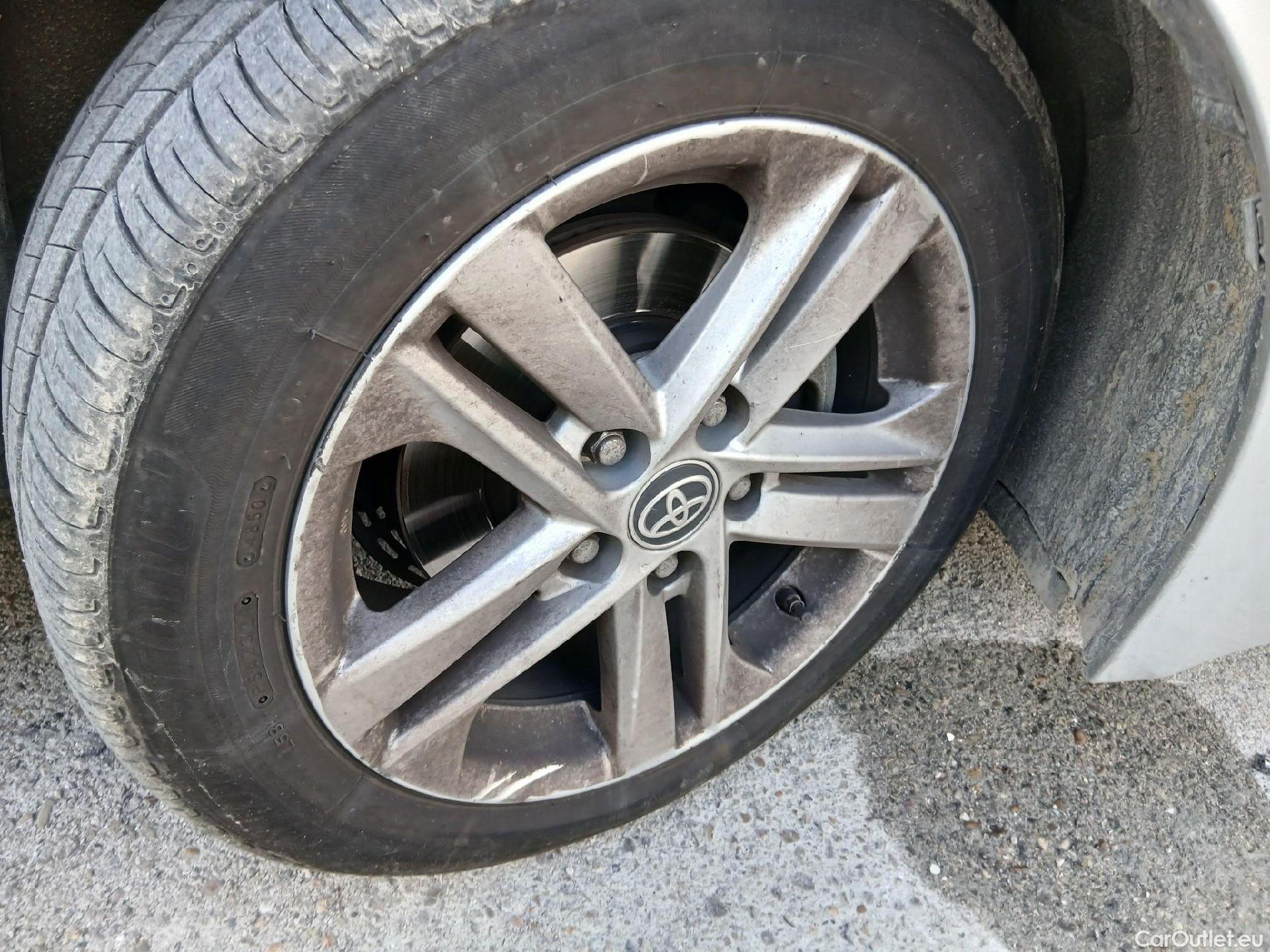  Toyota  Corolla TOYOTA  1.8 125H ACTIVE TECH E-CVT #43