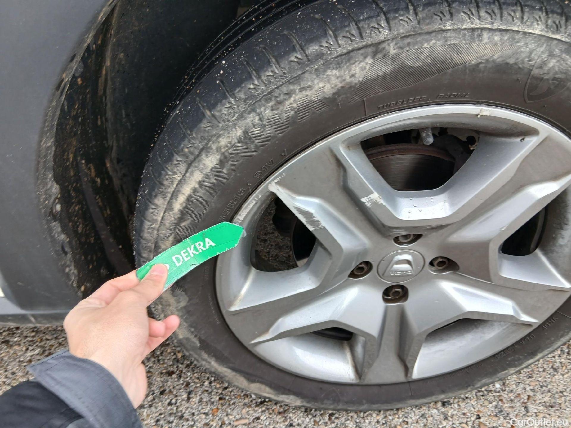  Dacia  Sandero DACIA  / 2016 / 5P / berlina con portón Stepway Essential Blue dCi 70kW (95CV) #31