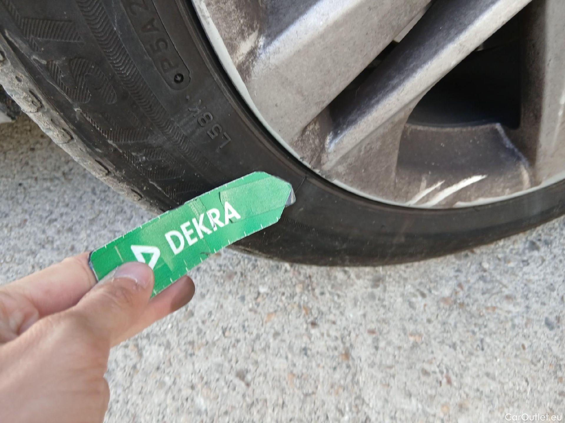  Toyota  Corolla TOYOTA  1.8 125H ACTIVE TECH E-CVT #42