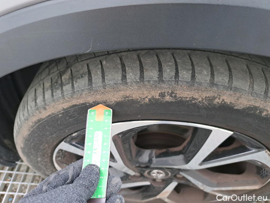  Toyota  C-HR TOYOTA  / 2016 / 5P / todoterreno 1.8 125H Advance (CX) #2