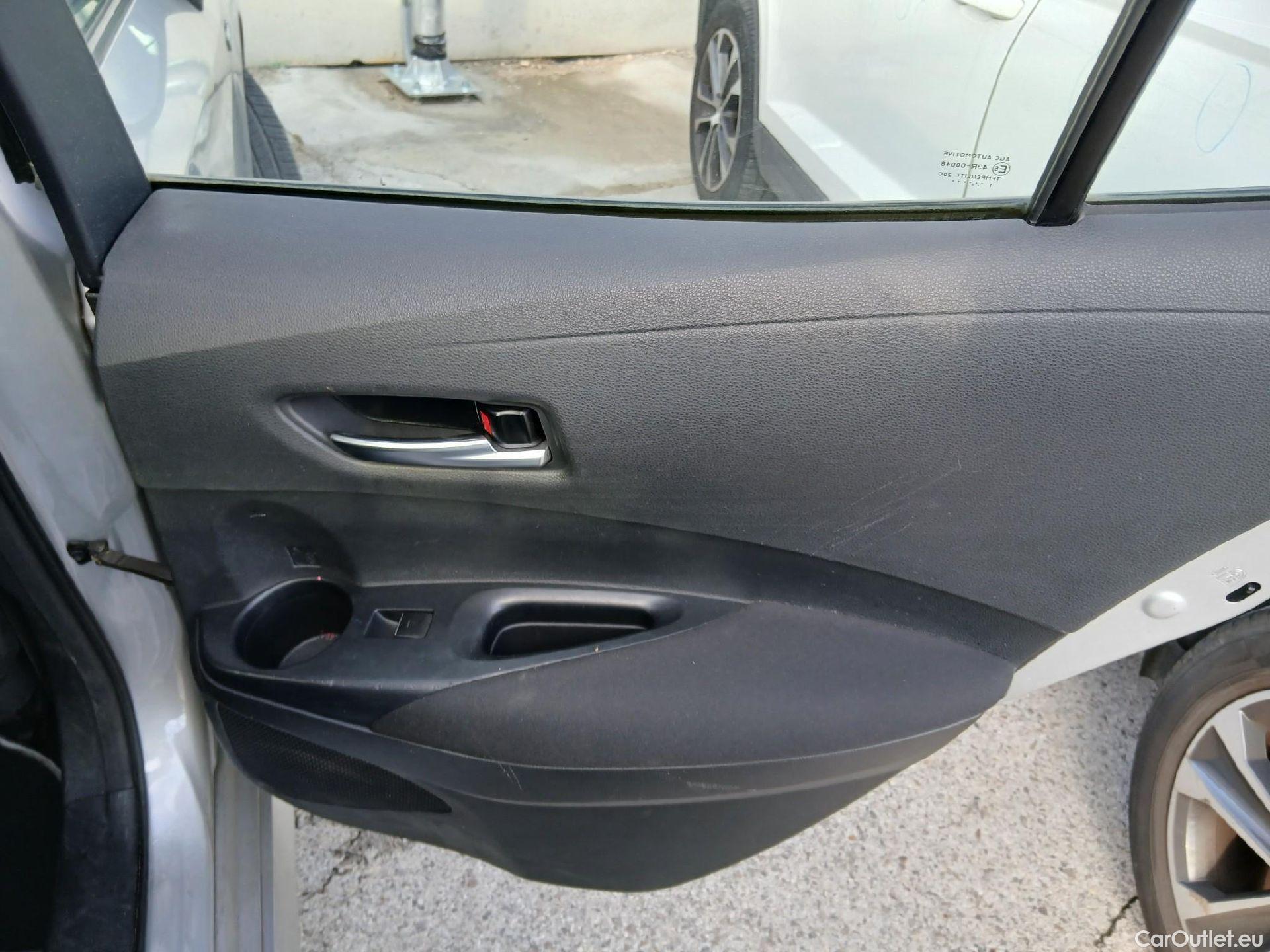  Toyota  Corolla TOYOTA  1.8 125H ACTIVE TECH E-CVT #37