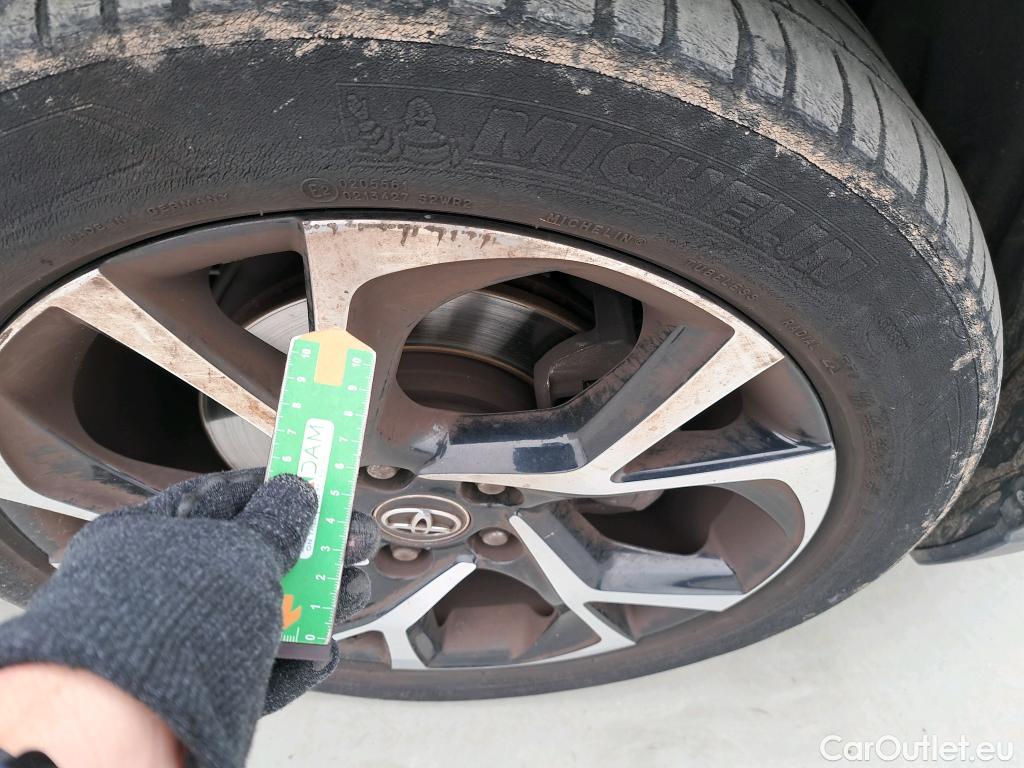  Toyota  C-HR TOYOTA  / 2016 / 5P / todoterreno 1.8 125H Advance (CX) #39