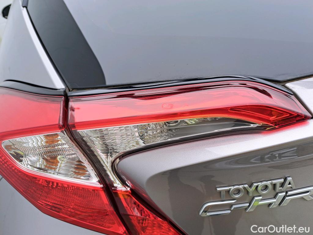  Toyota  C-HR TOYOTA  / 2016 / 5P / todoterreno 1.8 125H Advance (CX) #44