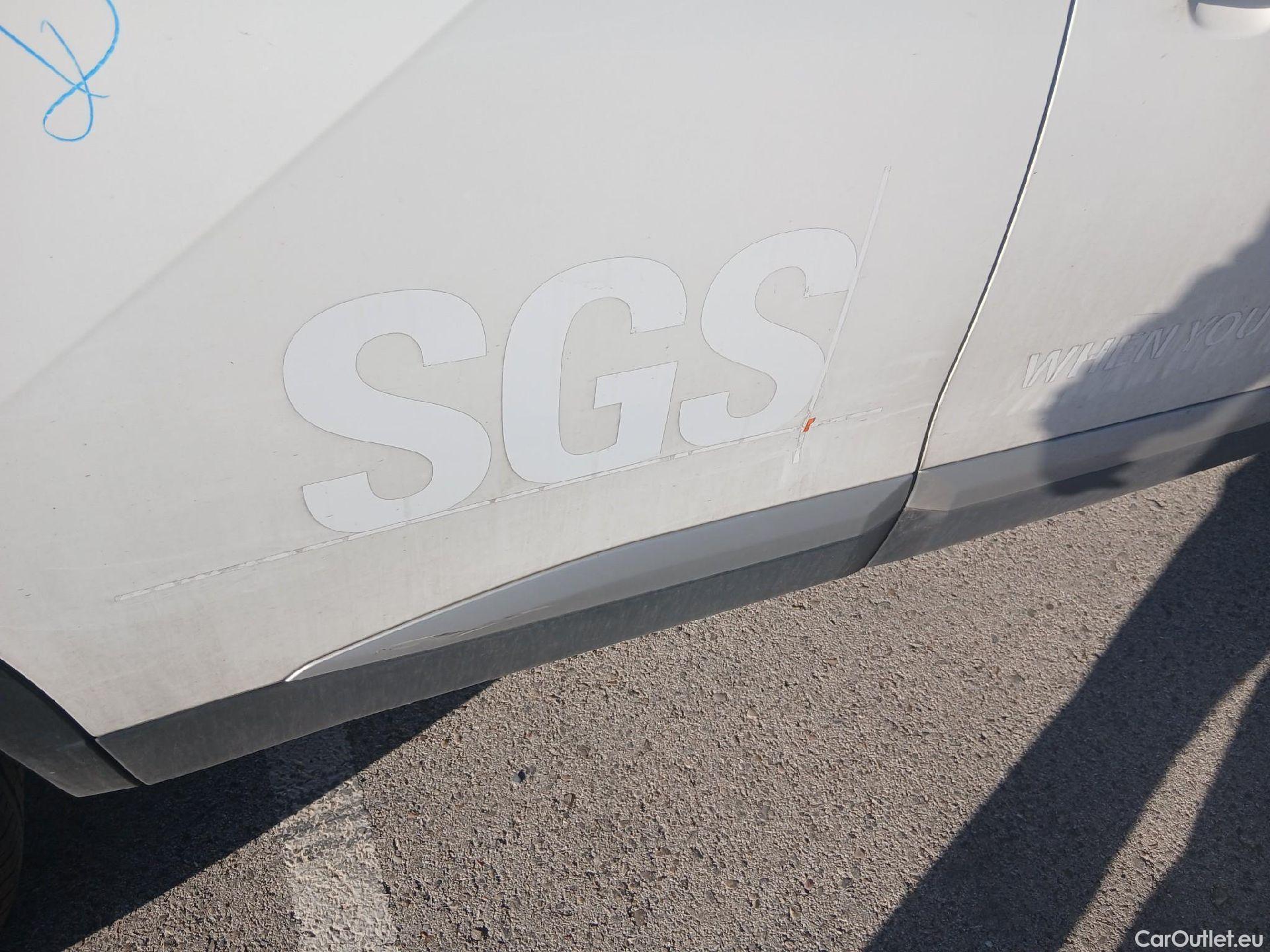  Peugeot  2008 PEUGEOT  / 2019 / 5P / todoterreno Allure BlueHDI 81kW (110CV) #34