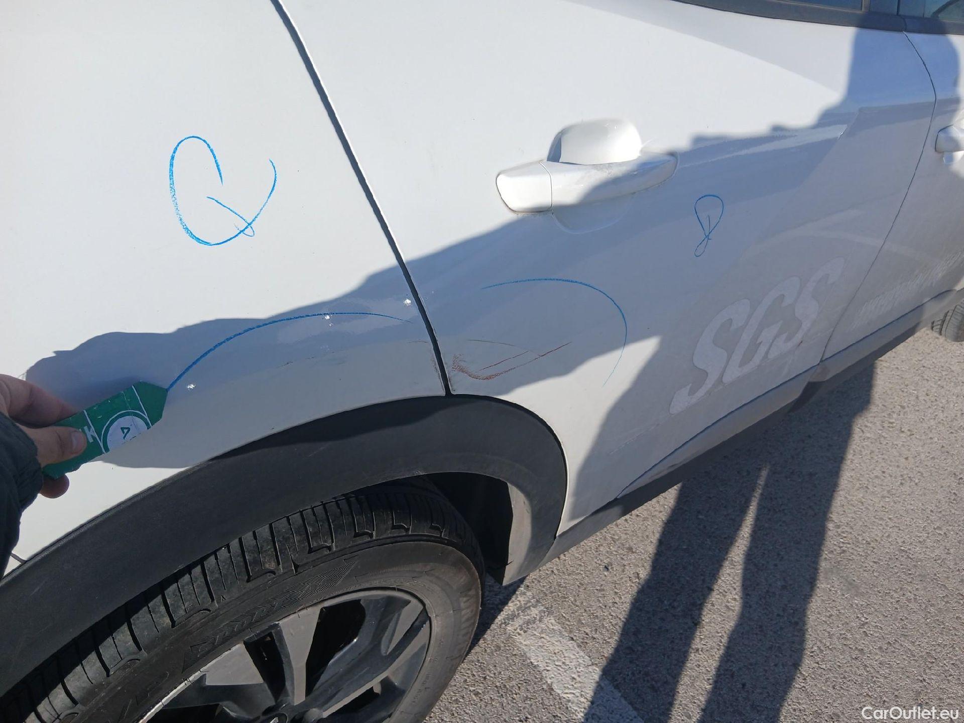  Peugeot  2008 PEUGEOT  / 2019 / 5P / todoterreno Allure BlueHDI 81kW (110CV) #28