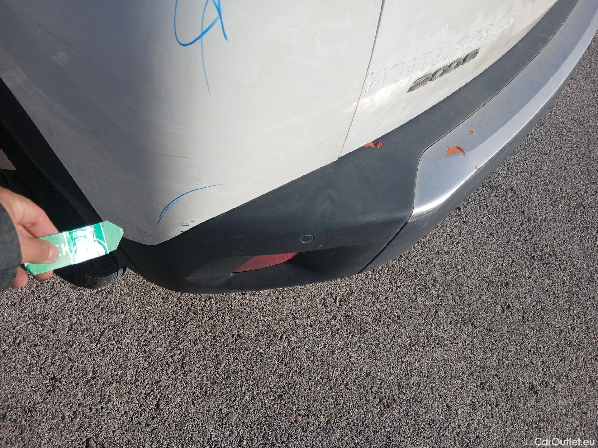  Peugeot  2008 PEUGEOT  / 2019 / 5P / todoterreno Allure BlueHDI 81kW (110CV) #21