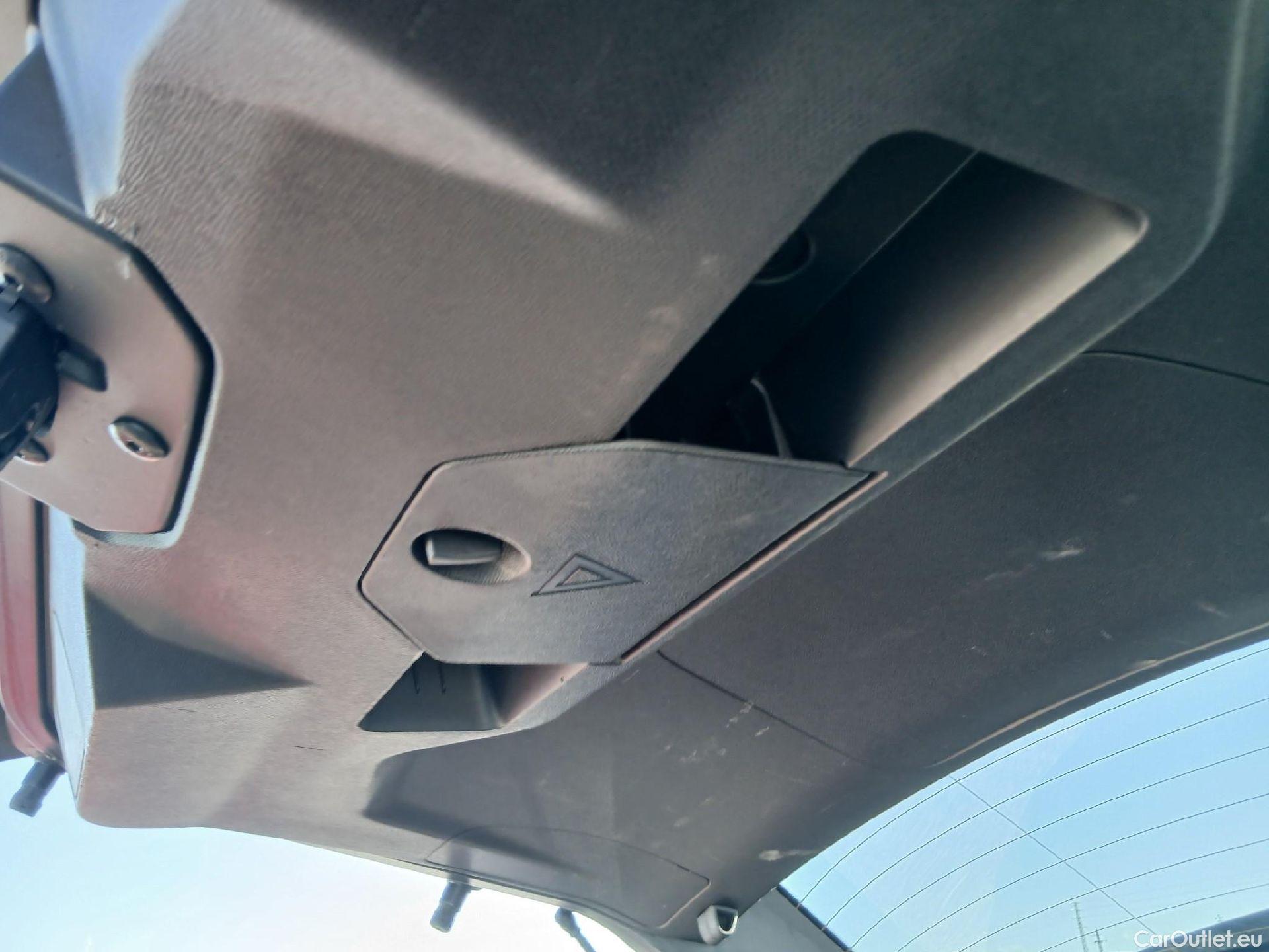  Peugeot  3008 PEUGEOT  / 2020 / 5P / todoterreno 1.5 BlueHDi 96kW S&S Allure Pack EAT8 #6