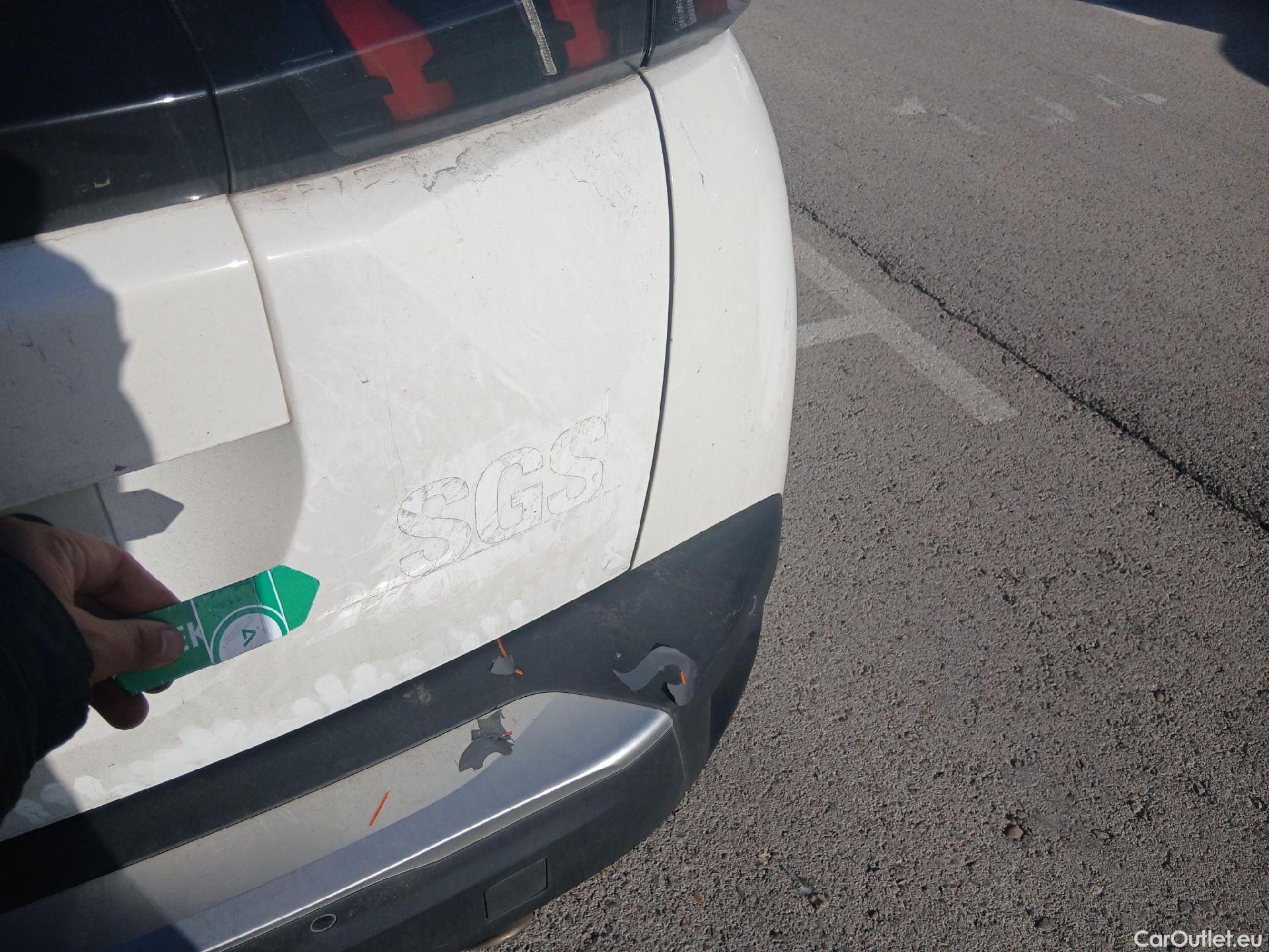  Peugeot  2008 PEUGEOT  / 2019 / 5P / todoterreno Allure BlueHDI 81kW (110CV) #27