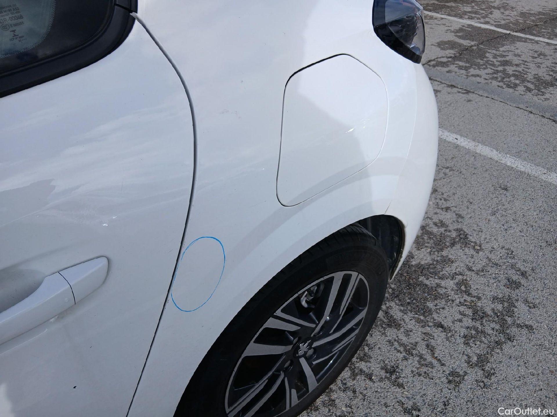  Peugeot  208 PEUGEOT  / 2019 / 5P / berlina con portón PureTech 73kW (100CV) Allure (CX) #6