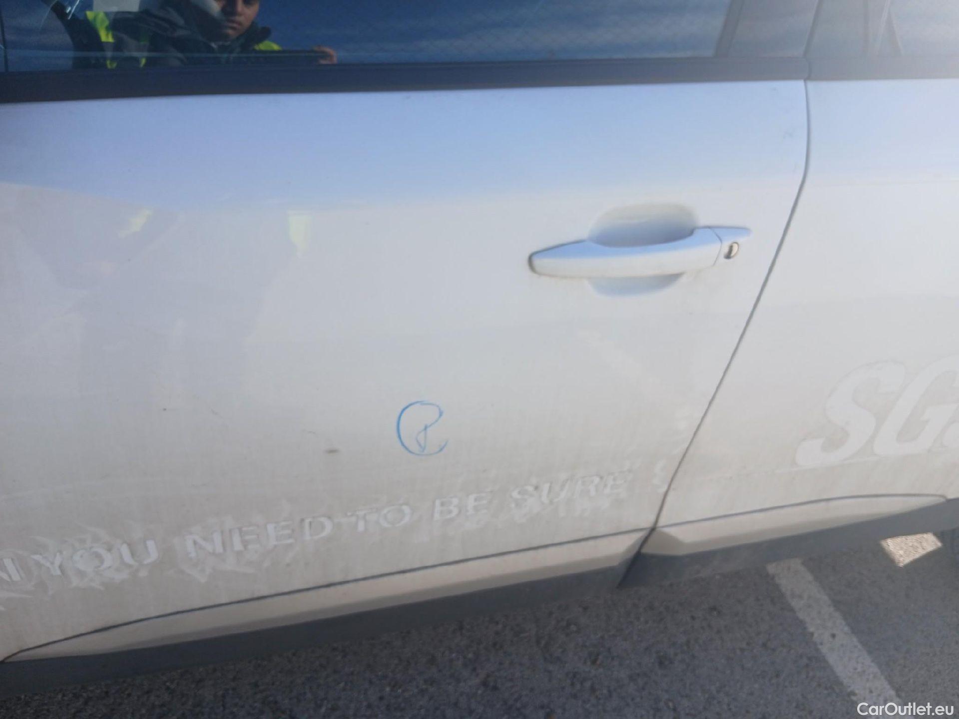  Peugeot  2008 PEUGEOT  / 2019 / 5P / todoterreno Allure BlueHDI 81kW (110CV) #17