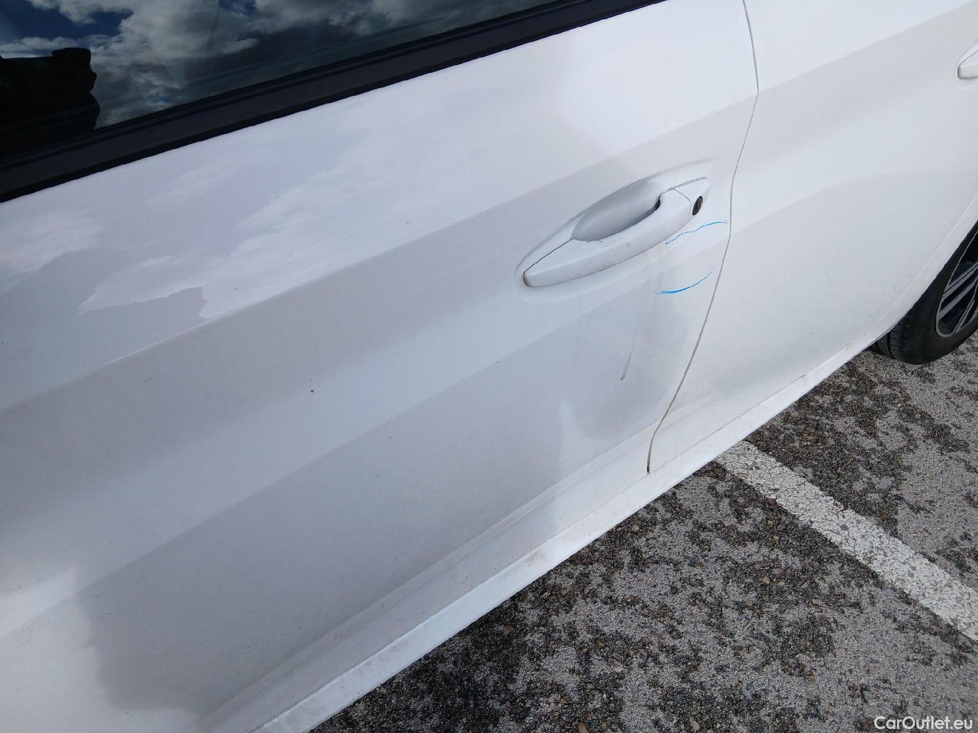  Peugeot  208 PEUGEOT  / 2019 / 5P / berlina con portón PureTech 73kW (100CV) Allure (CX) #5