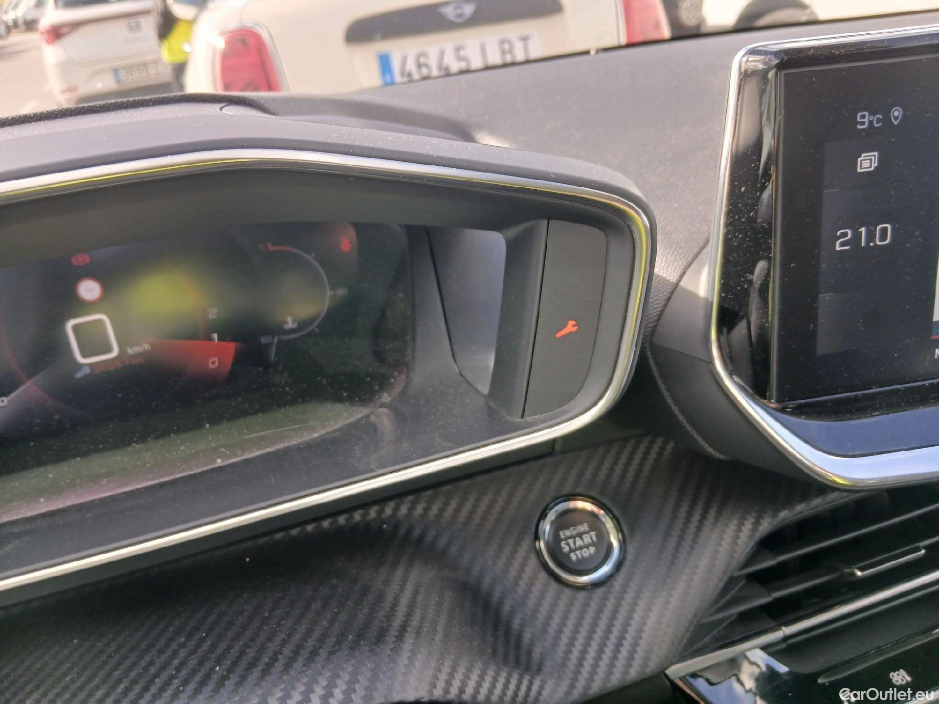  Peugeot  208 PEUGEOT  / 2019 / 5P / berlina con portón PureTech 73kW (100CV) Allure (CX) #1