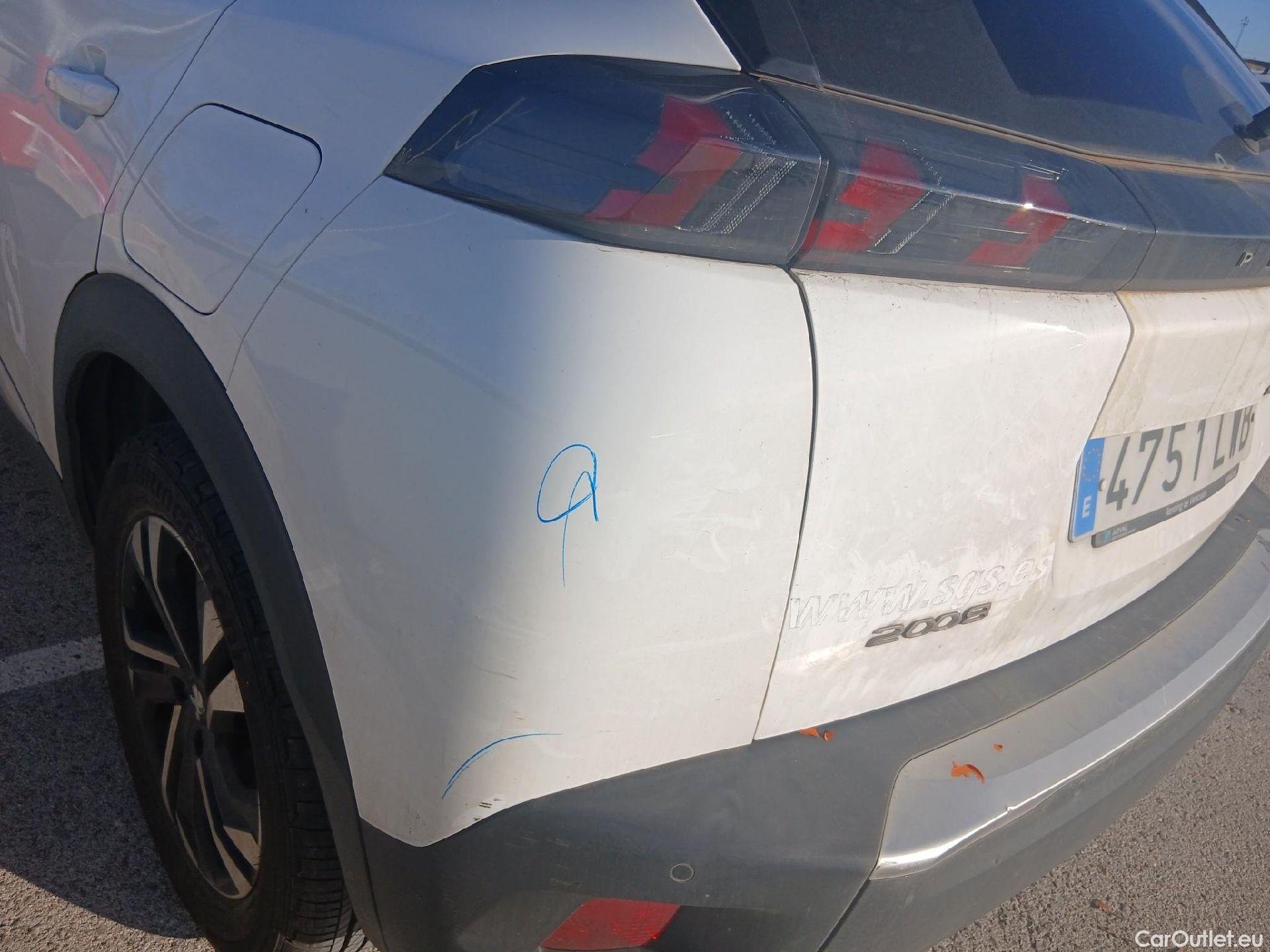  Peugeot  2008 PEUGEOT  / 2019 / 5P / todoterreno Allure BlueHDI 81kW (110CV) #20