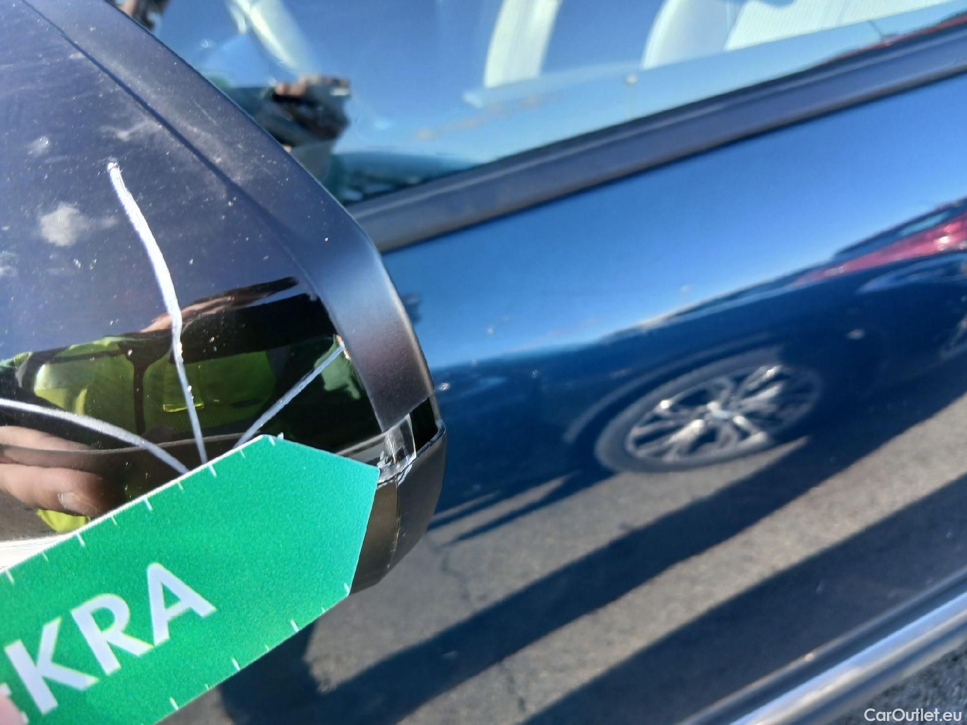  Peugeot  3008 PEUGEOT  / 2020 / 5P / todoterreno 1.5 BlueHDi 96kW S&S Allure Pack EAT8 #17