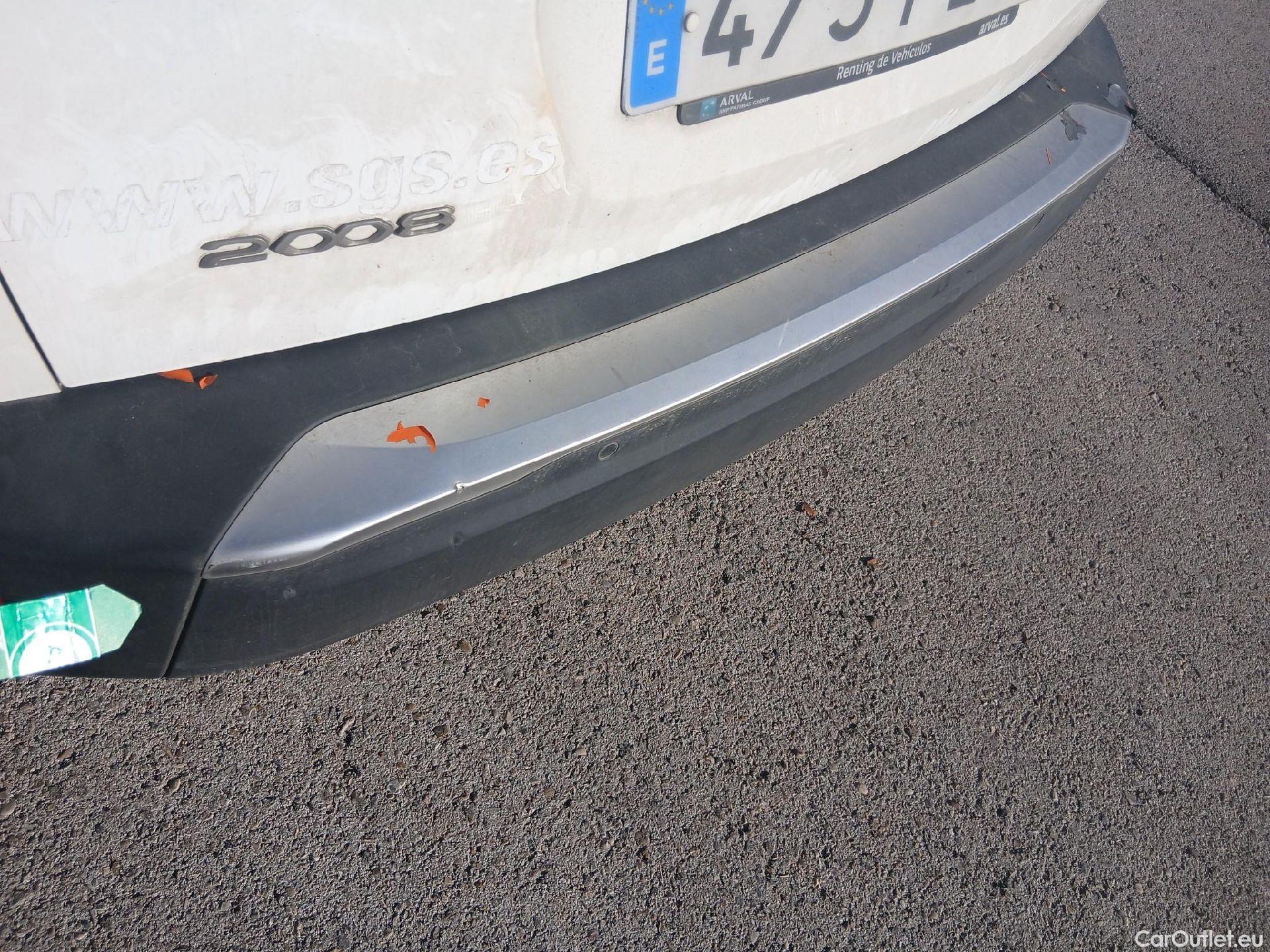  Peugeot  2008 PEUGEOT  / 2019 / 5P / todoterreno Allure BlueHDI 81kW (110CV) #24