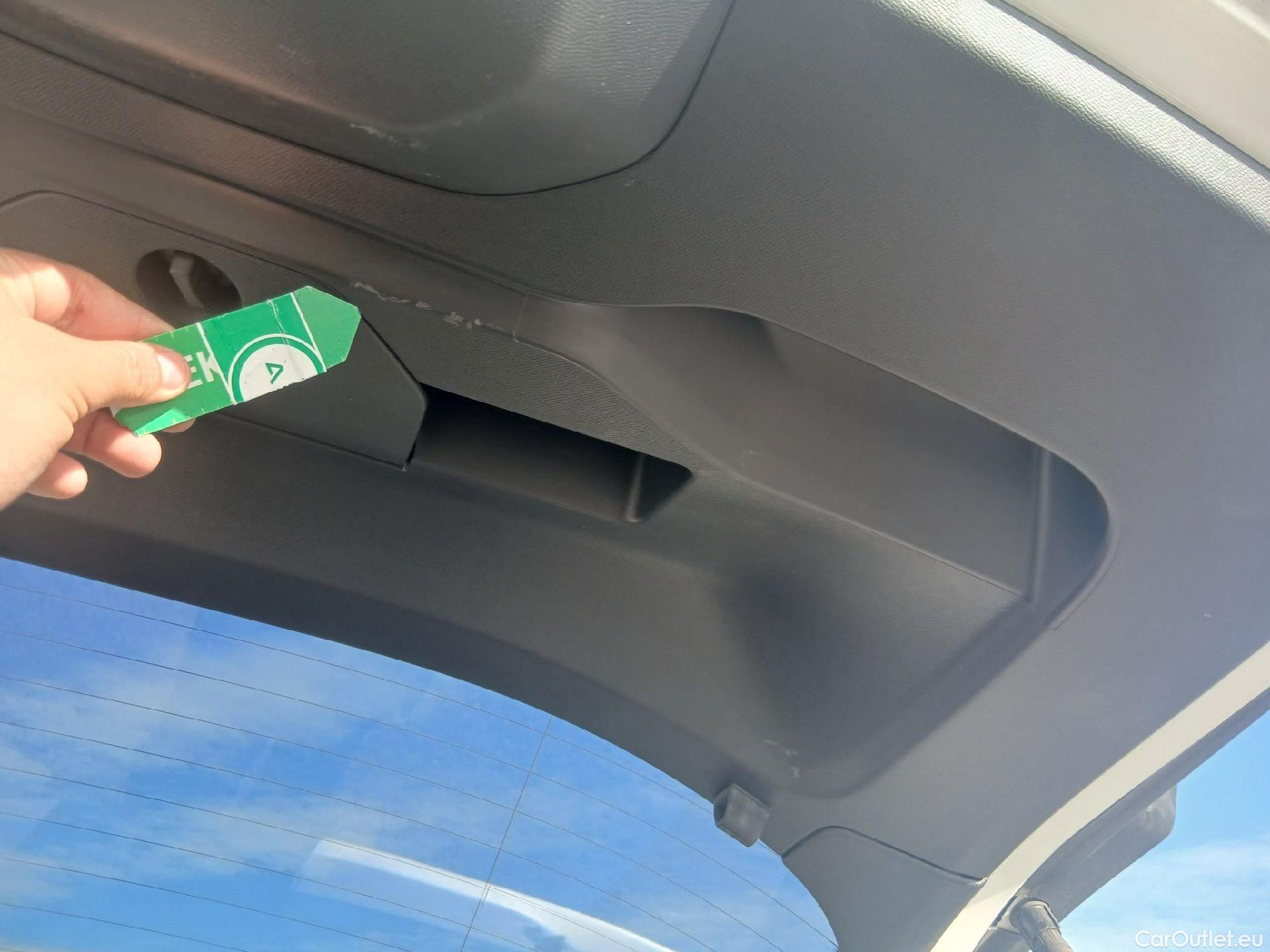  Peugeot  2008 PEUGEOT  / 2019 / 5P / todoterreno Allure BlueHDI 81kW (110CV) #4