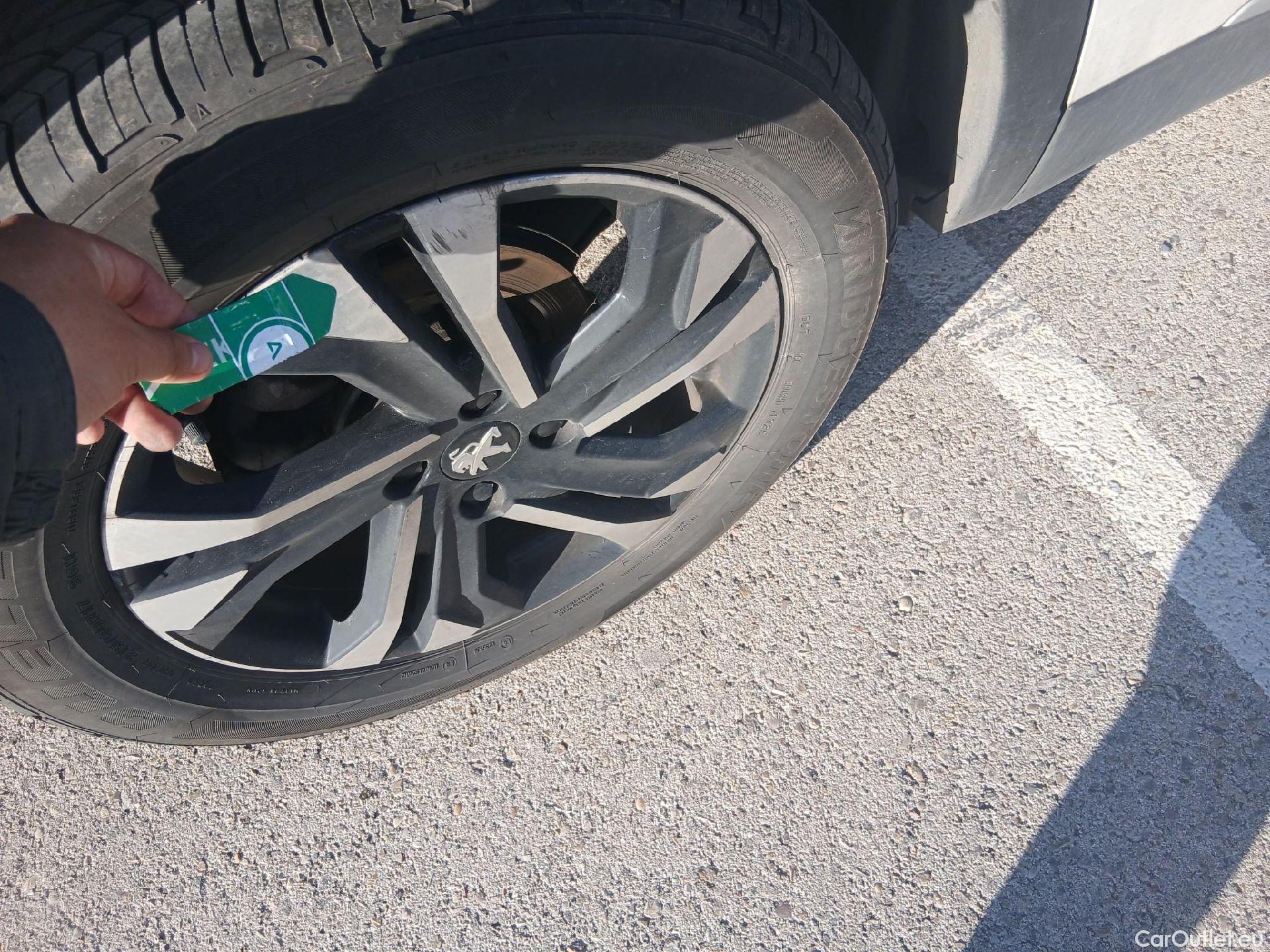  Peugeot  2008 PEUGEOT  / 2019 / 5P / todoterreno Allure BlueHDI 81kW (110CV) #32