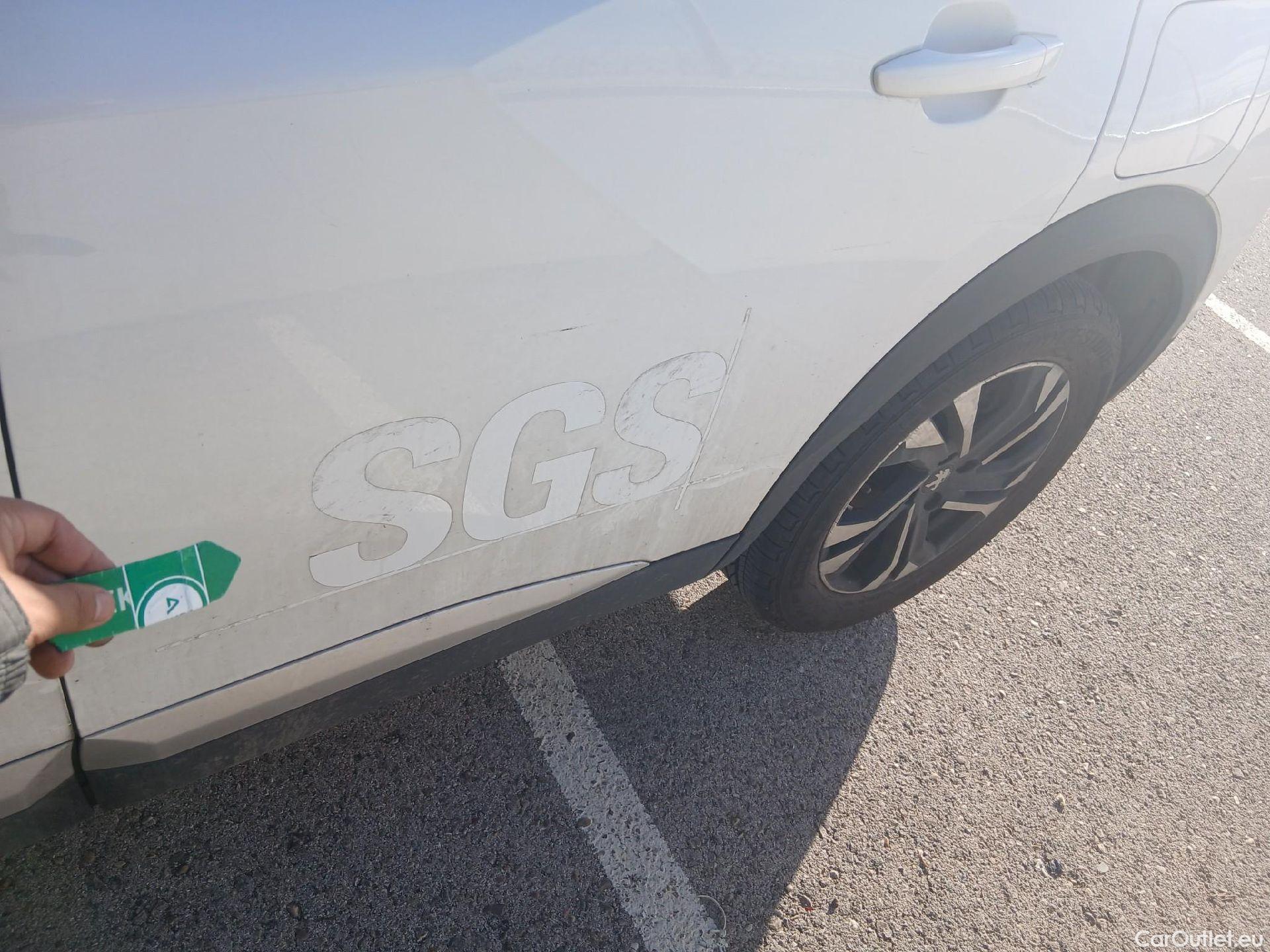  Peugeot  2008 PEUGEOT  / 2019 / 5P / todoterreno Allure BlueHDI 81kW (110CV) #18